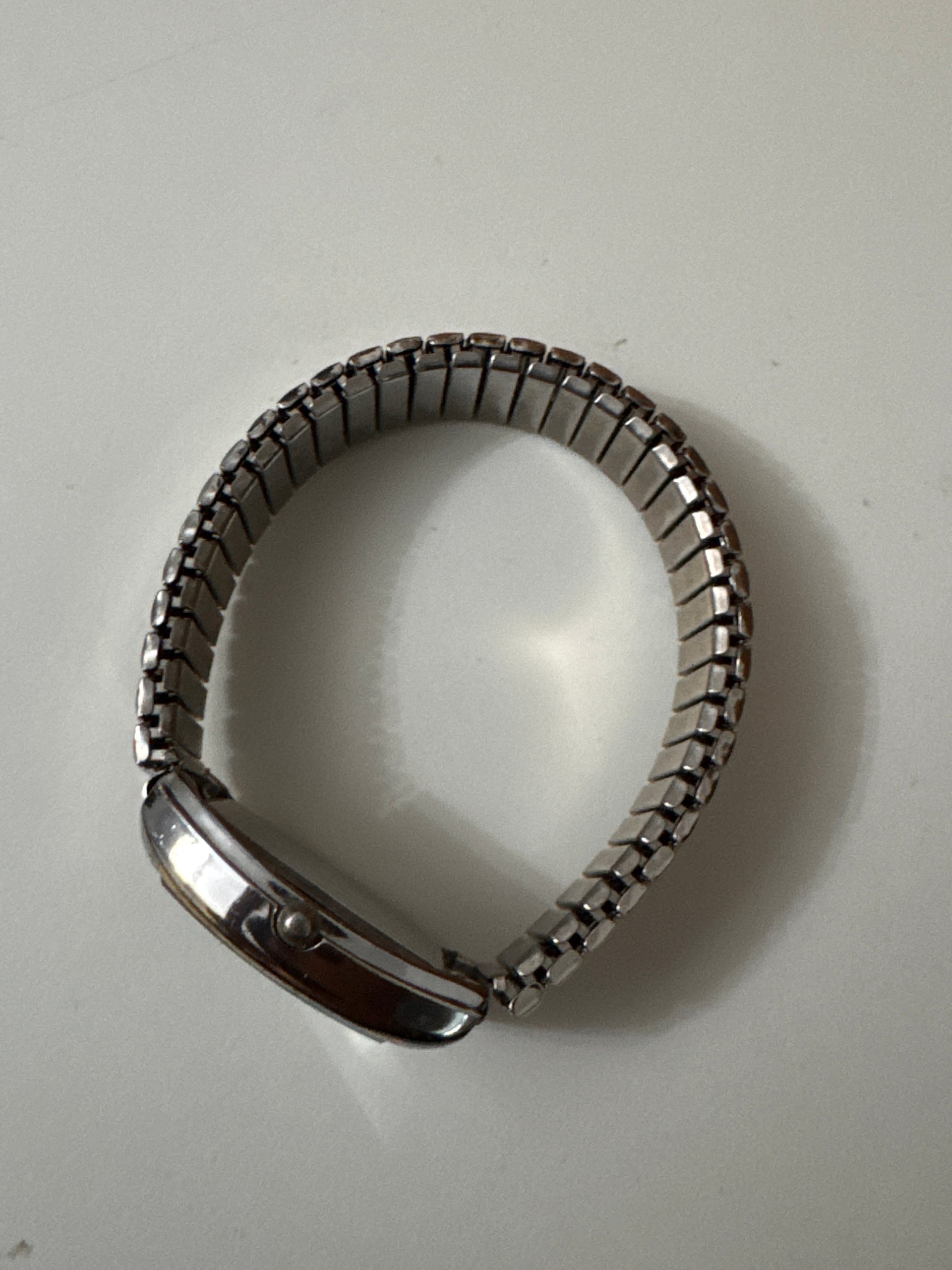 XAPWV Silver Tone Quartz Wristwatch Unisex image 3