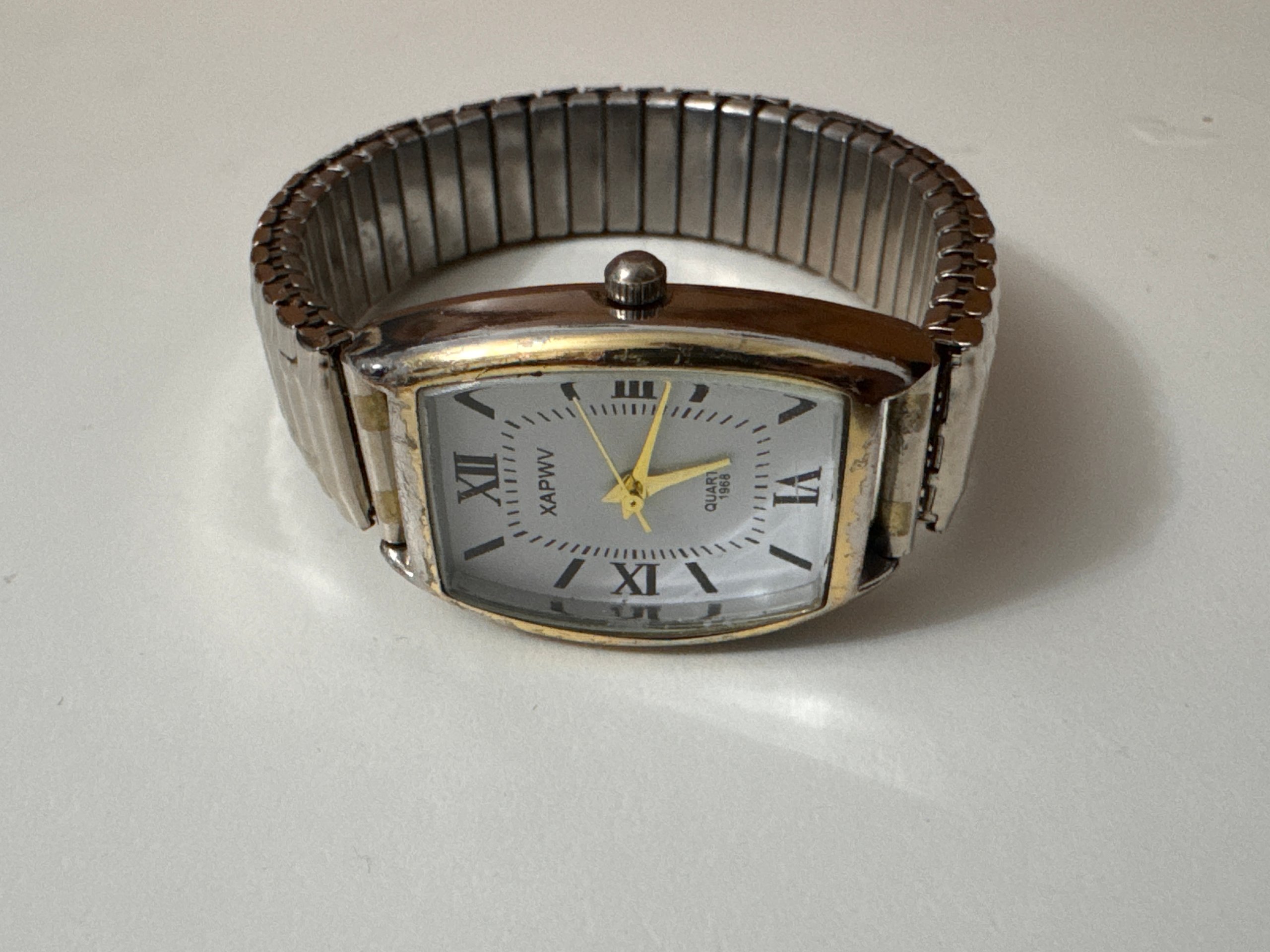 XAPWV Silver Tone Quartz Wristwatch Unisex image 6