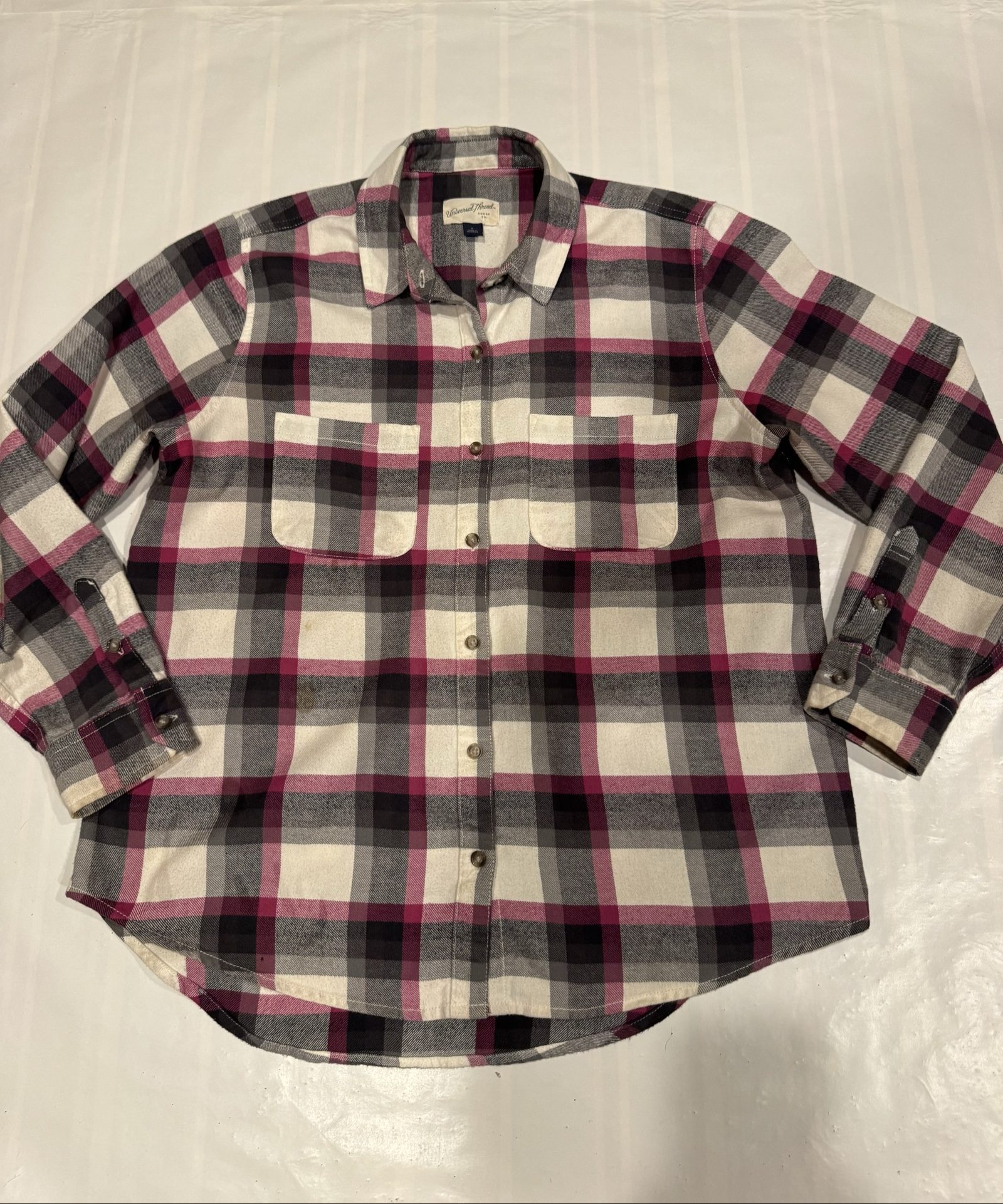 Women’s Universal Thread Plaid Flannel Button-Down Shirt – Cream Gray Pink – Small