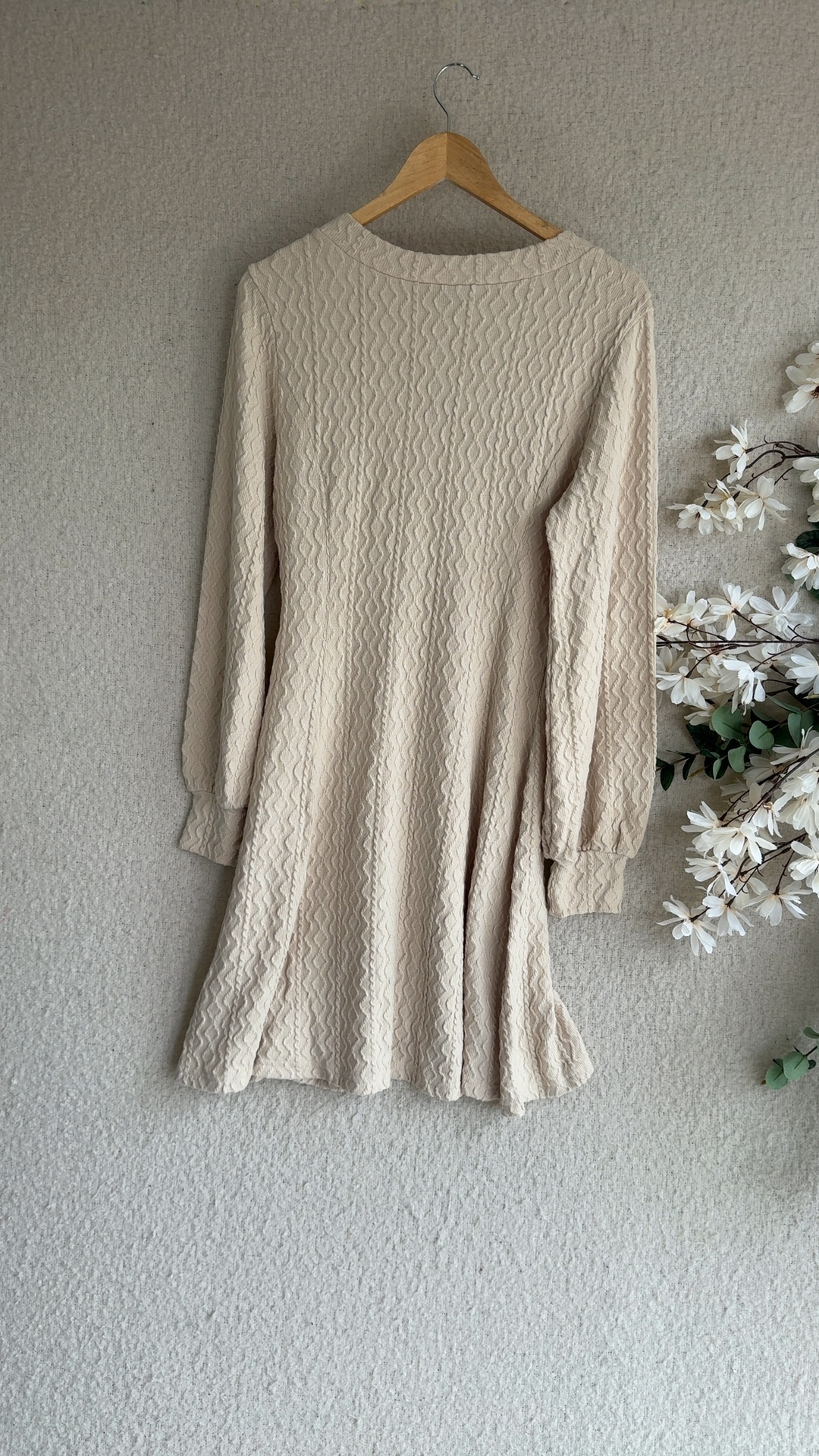 SHEIN Beige Cable Knit V-Neck Dress Medium Long Sleeve Textured image 4