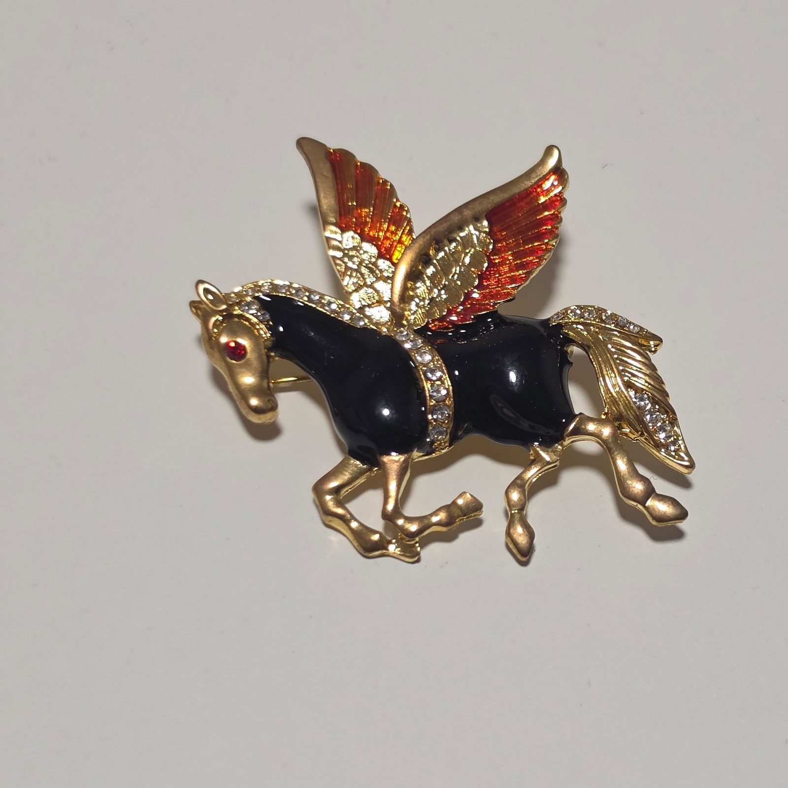 Costume Gold tone Black & Brooch.b6 image 2
