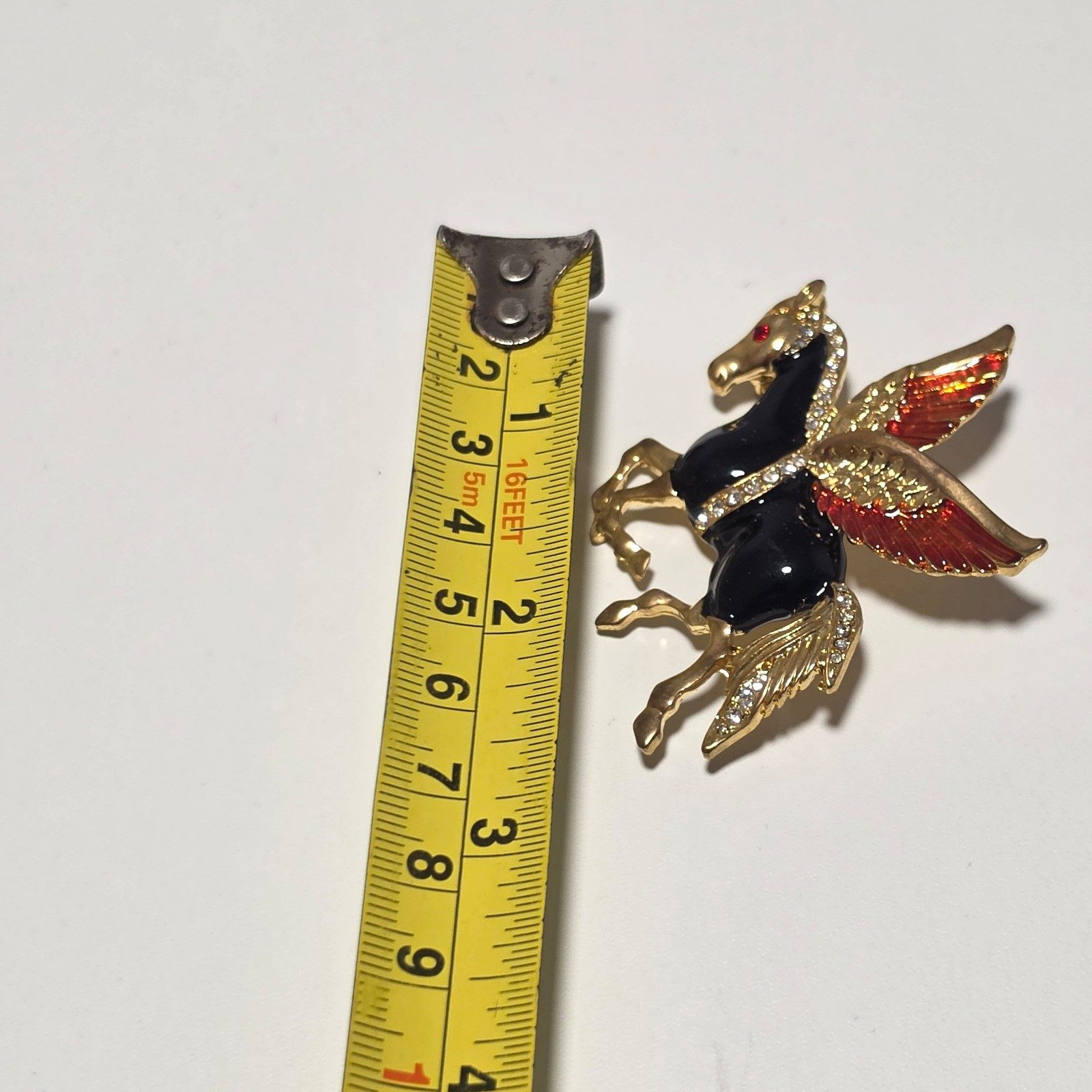 Costume Gold tone Black & Brooch.b6 image 3