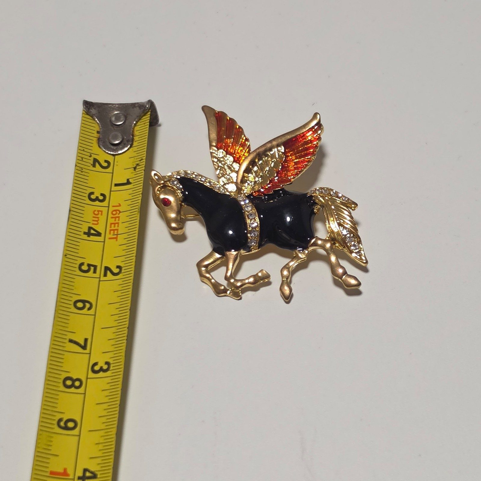 Costume Gold tone Black & Brooch.b6 image 4
