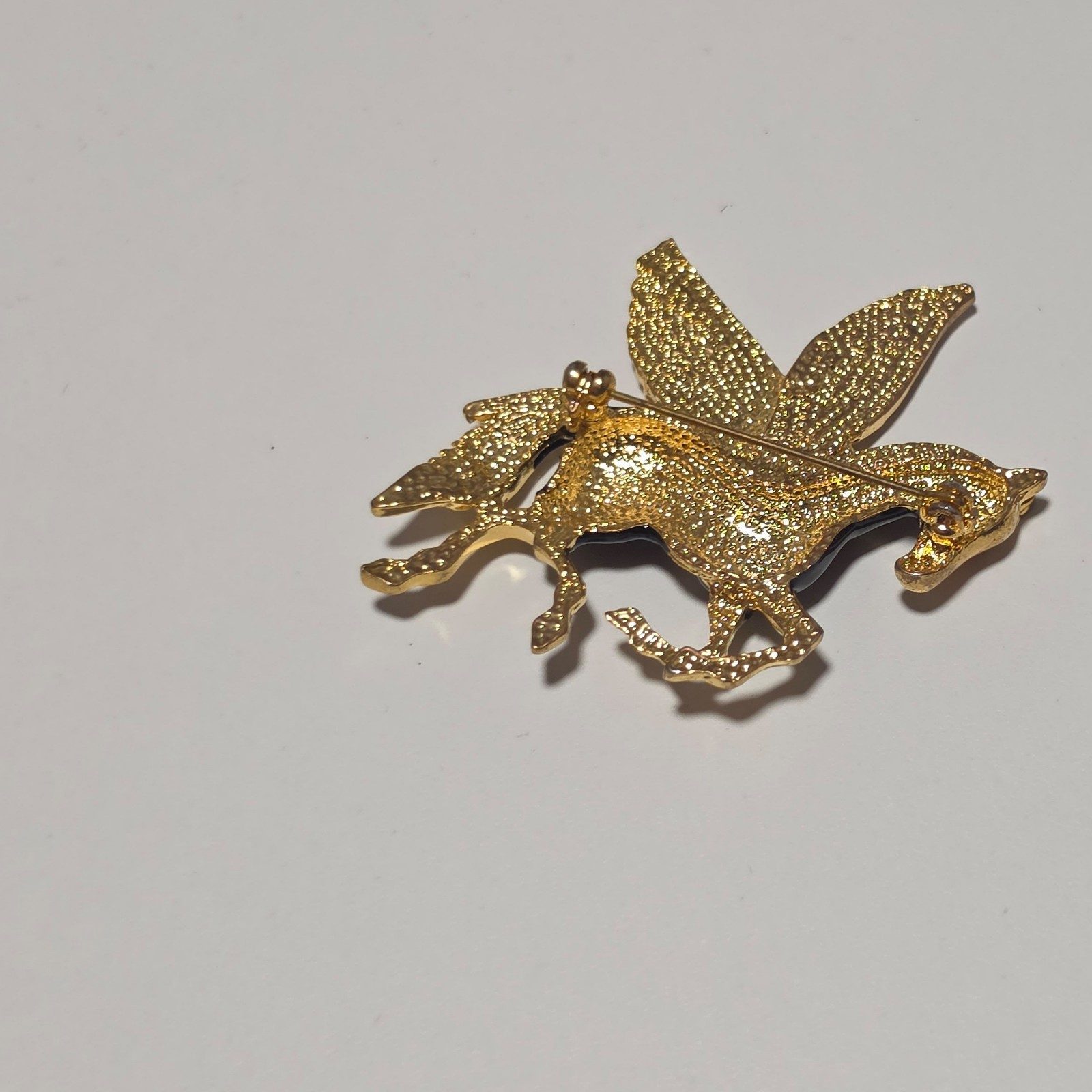 Costume Gold tone Black & Brooch.b6 image 5