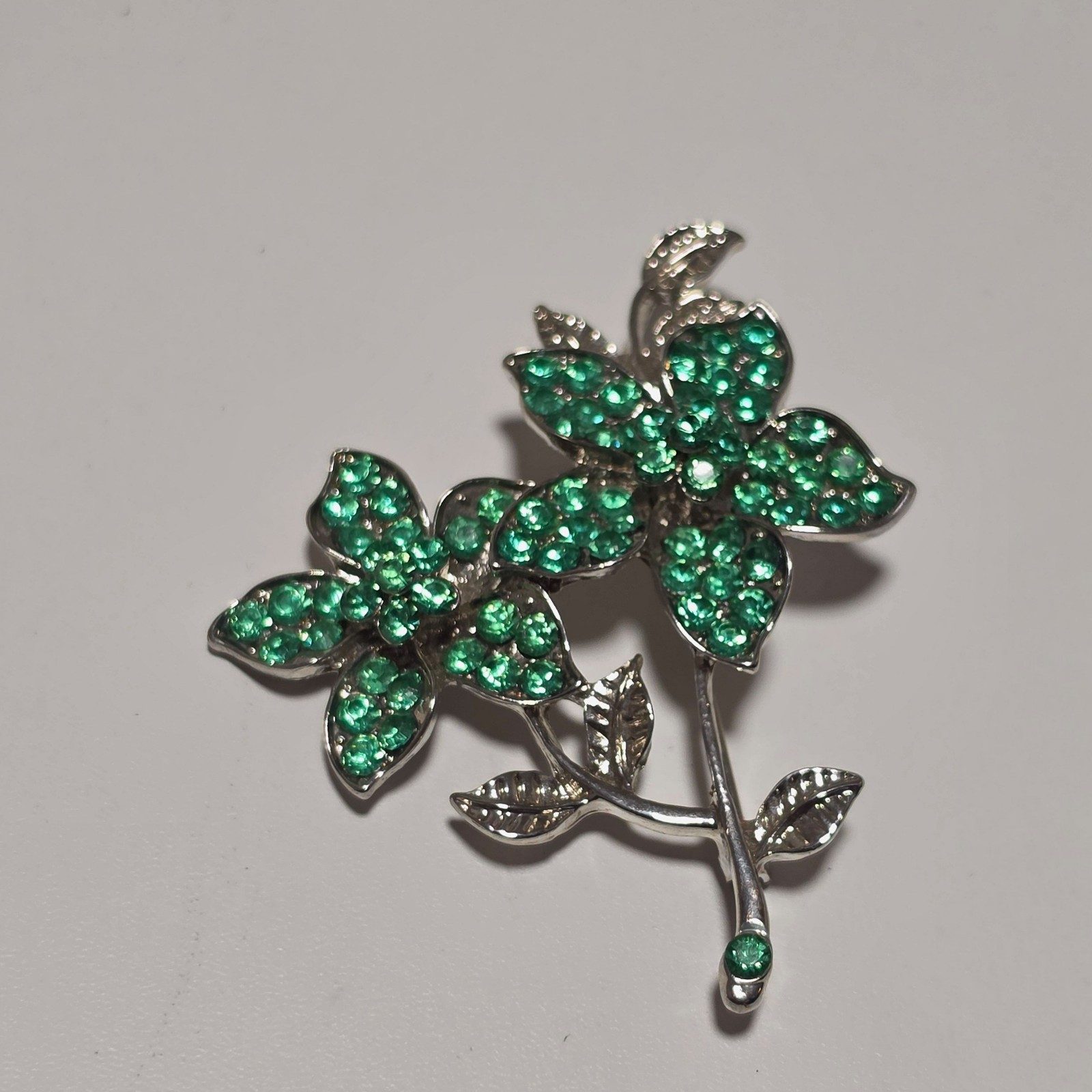 Green Crystal Flower Brooch Silver Tone .b6