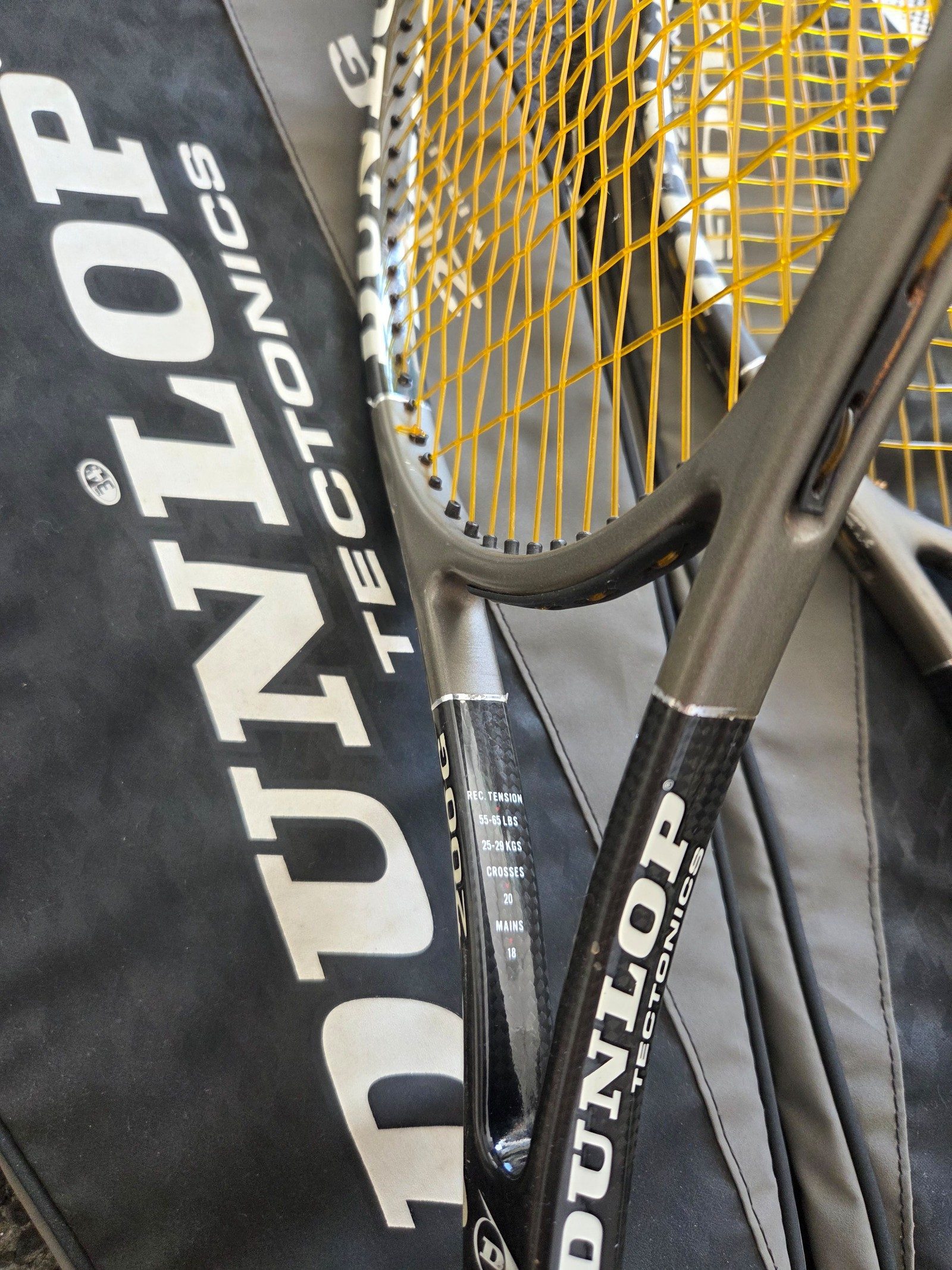 Dunlop Black Dunlop 200G Graphite Tennis Racket Mid Size 34 image 3