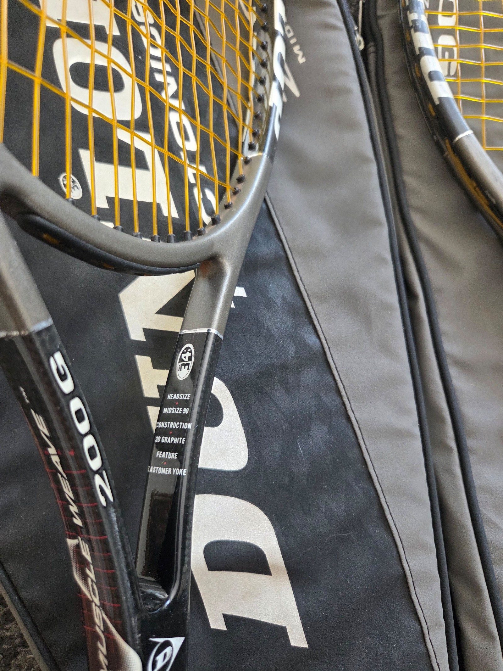 Dunlop Black Dunlop 200G Graphite Tennis Racket Mid Size 34 image 4