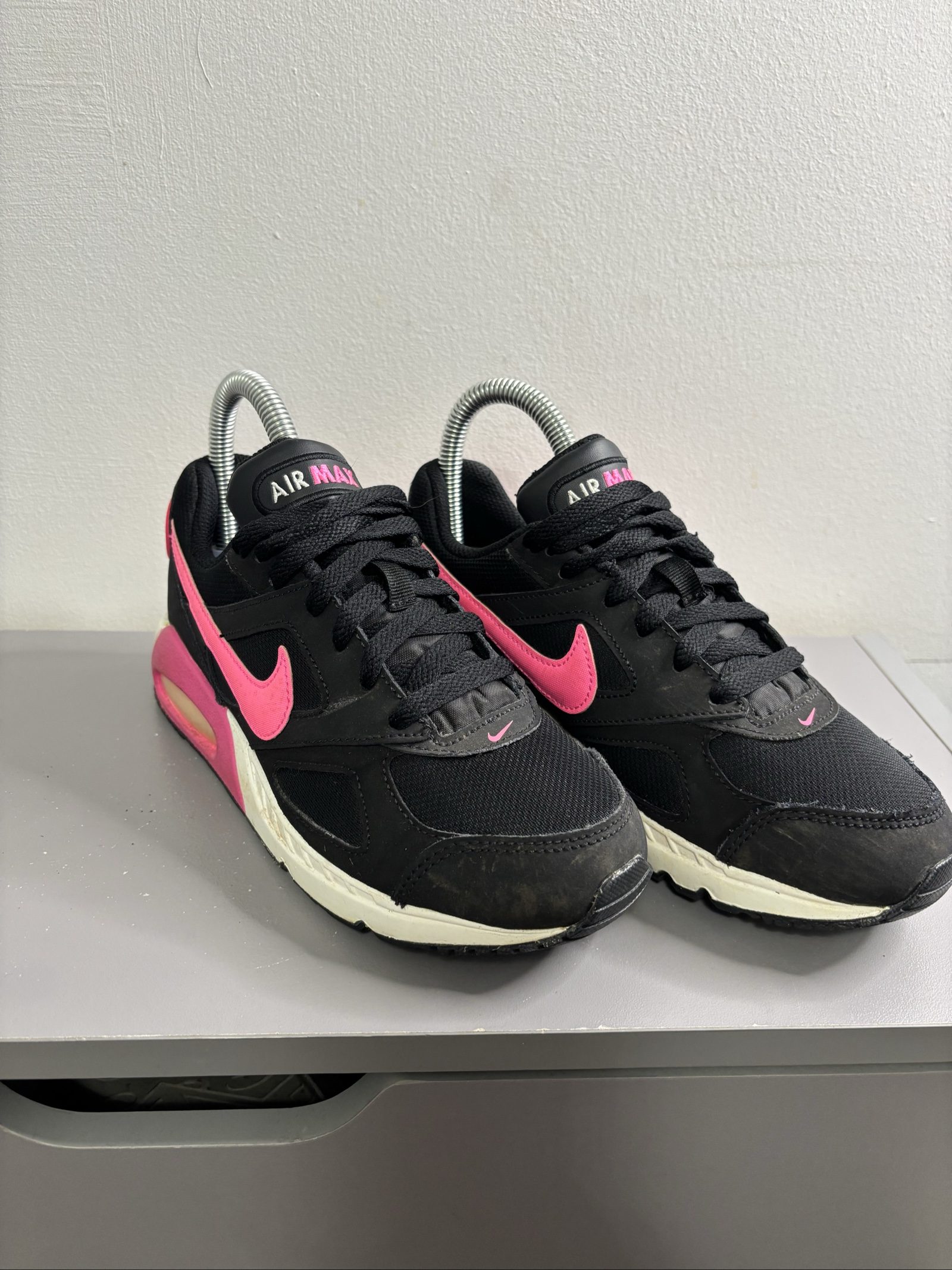Nike Women's Black & Pink Air Max Trainers UK 3