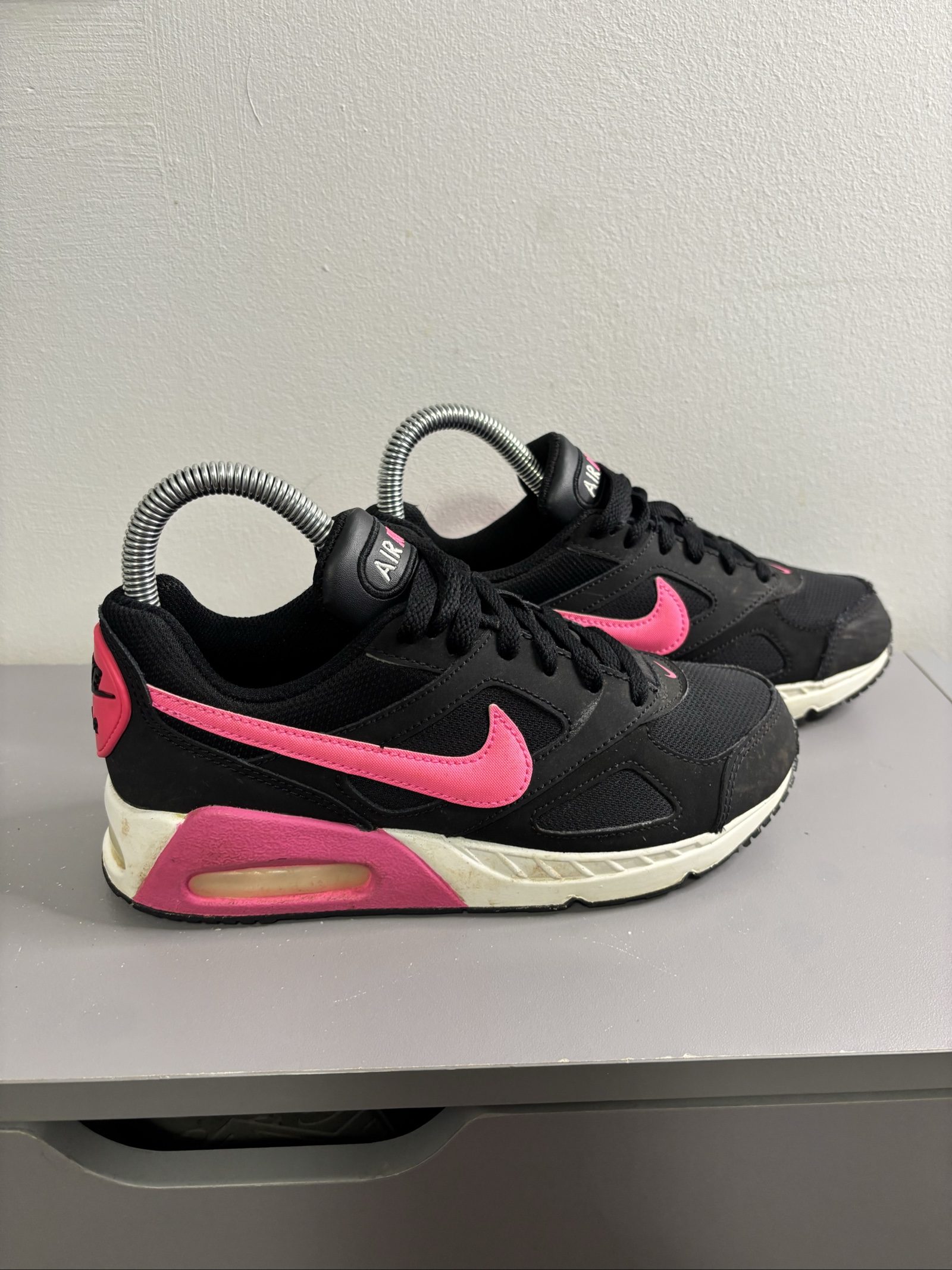 Nike Women's Black & Pink Air Max Trainers UK 3 image 2