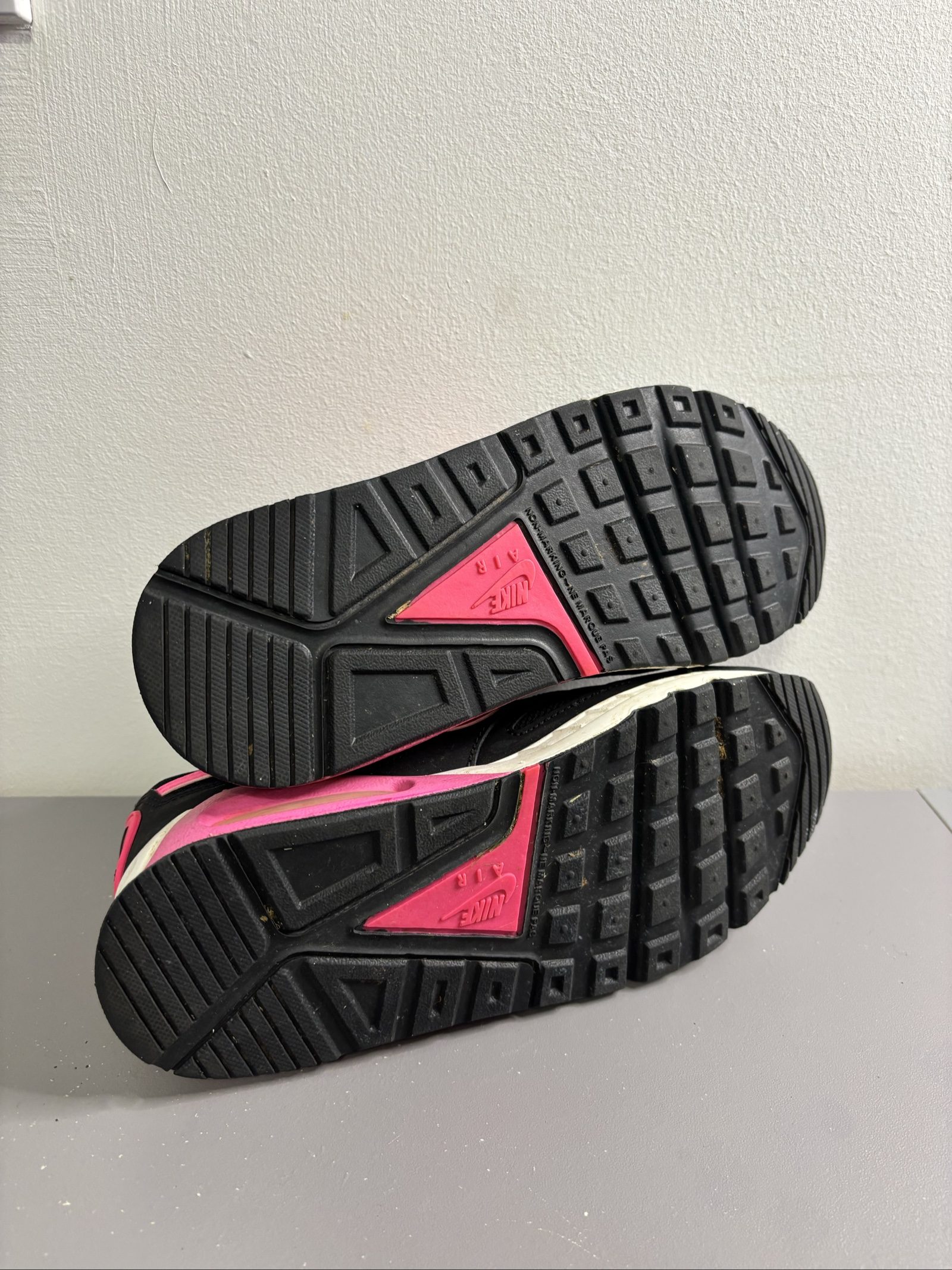 Nike Women's Black & Pink Air Max Trainers UK 3 image 4