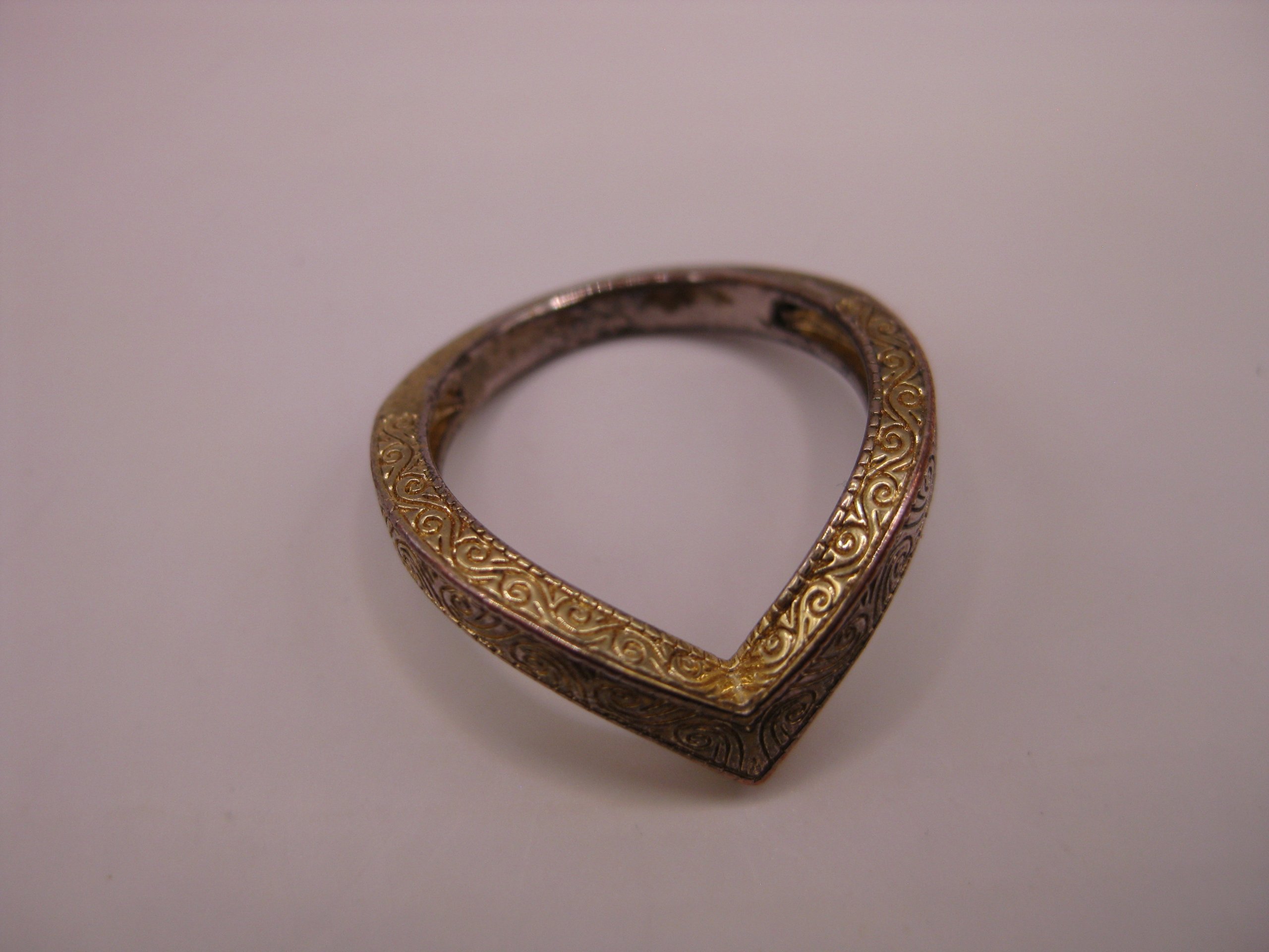 Vintage Gold & Silver Tone Engraved V-Shaped Ring Unisex image 2