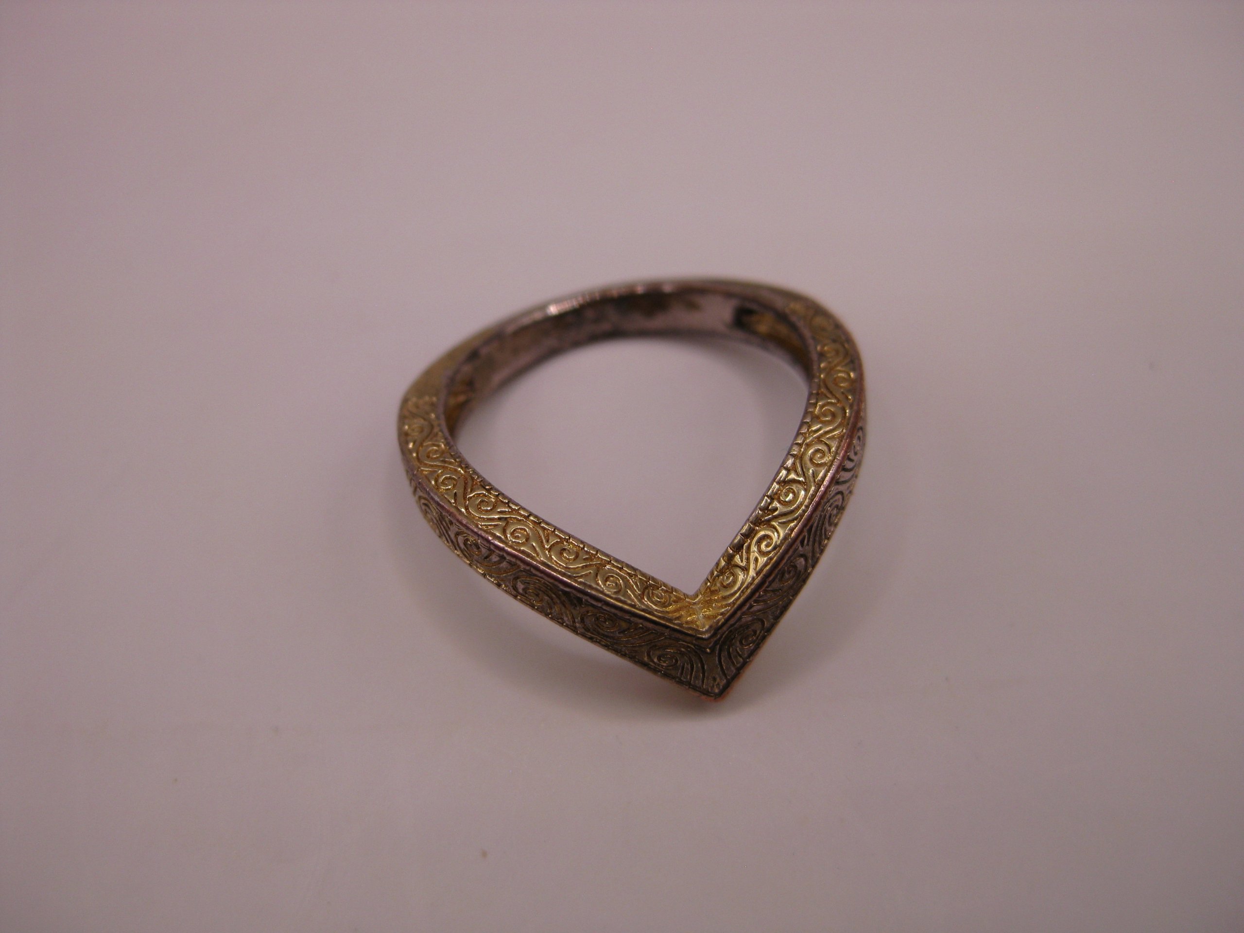 Vintage Gold & Silver Tone Engraved V-Shaped Ring Unisex image 3