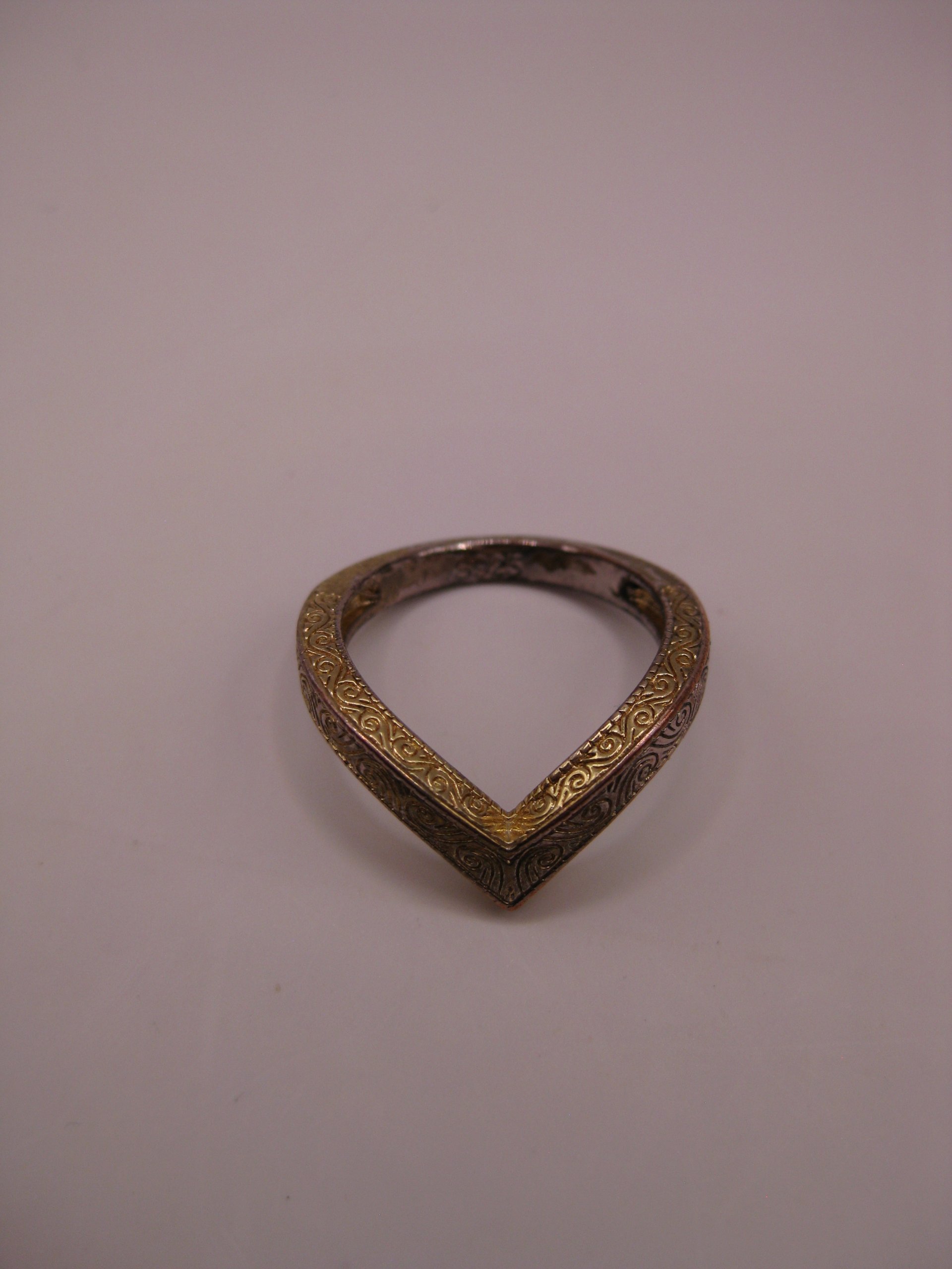Vintage Gold & Silver Tone Engraved V-Shaped Ring Unisex image 4