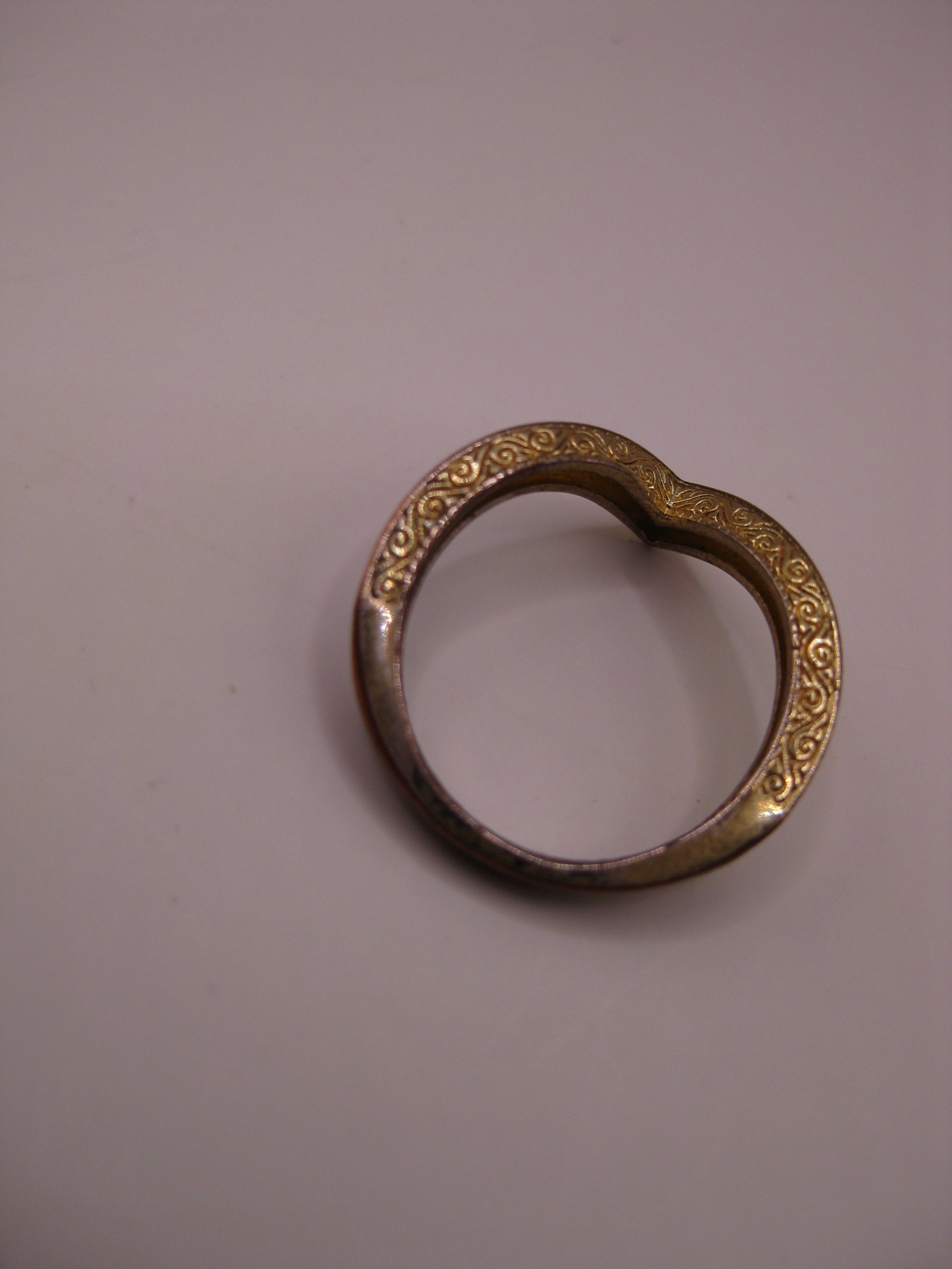 Vintage Gold & Silver Tone Engraved V-Shaped Ring Unisex image 6