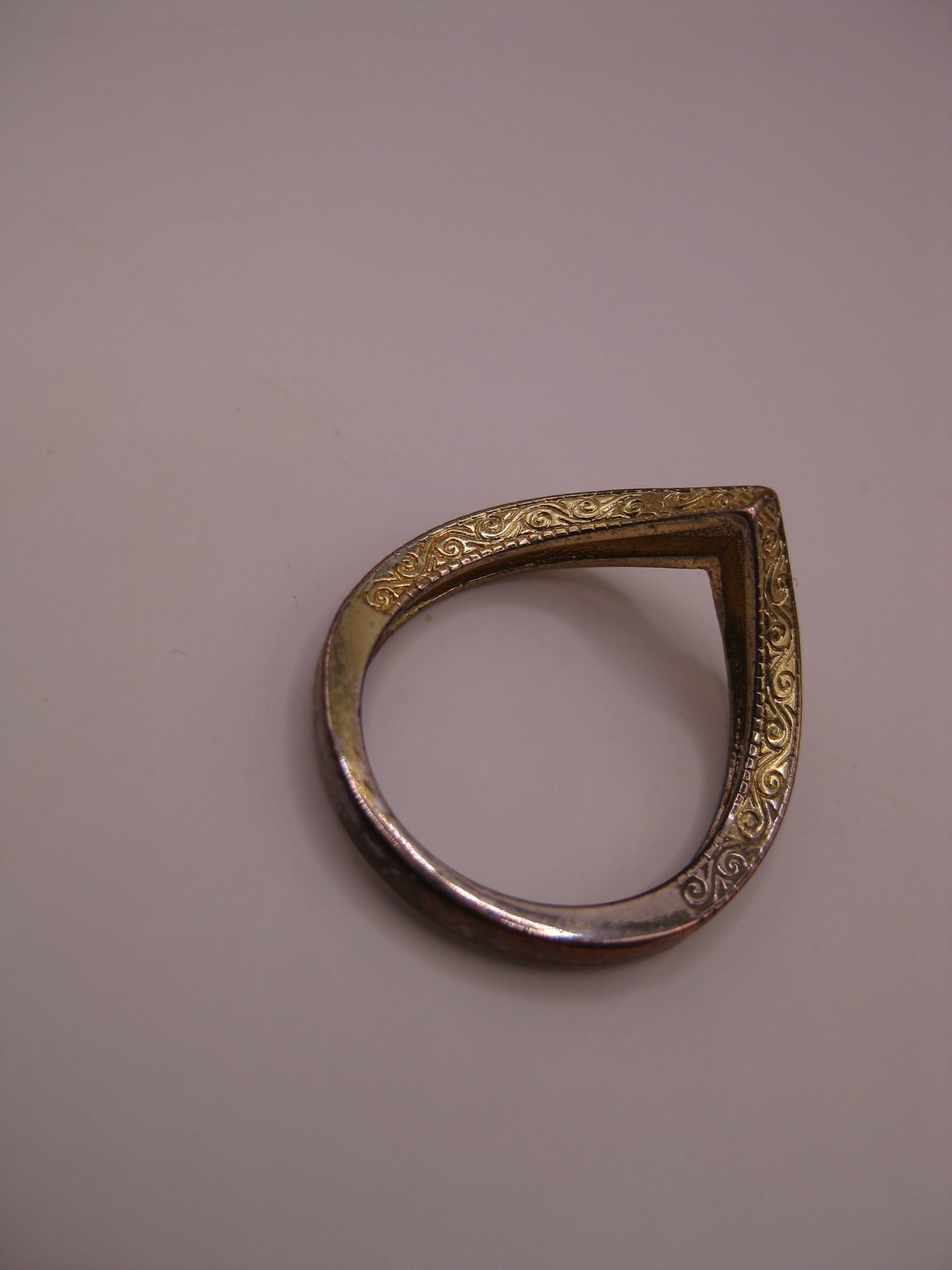 Vintage Gold & Silver Tone Engraved V-Shaped Ring Unisex image 7