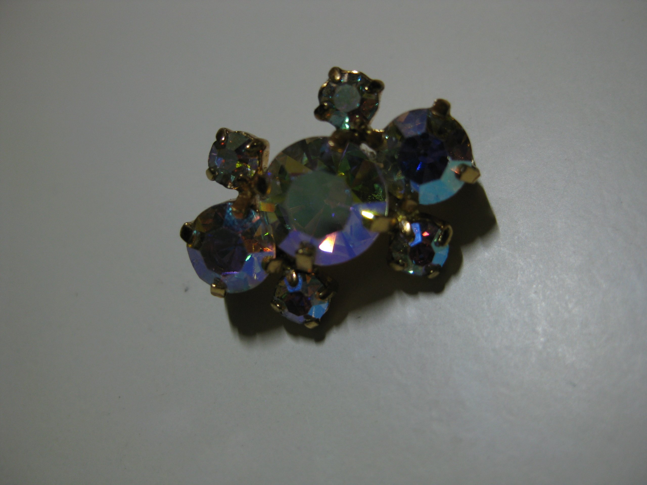 Vintage Aurora Borealis Crystal Gold-tone Brooch Pin image 4