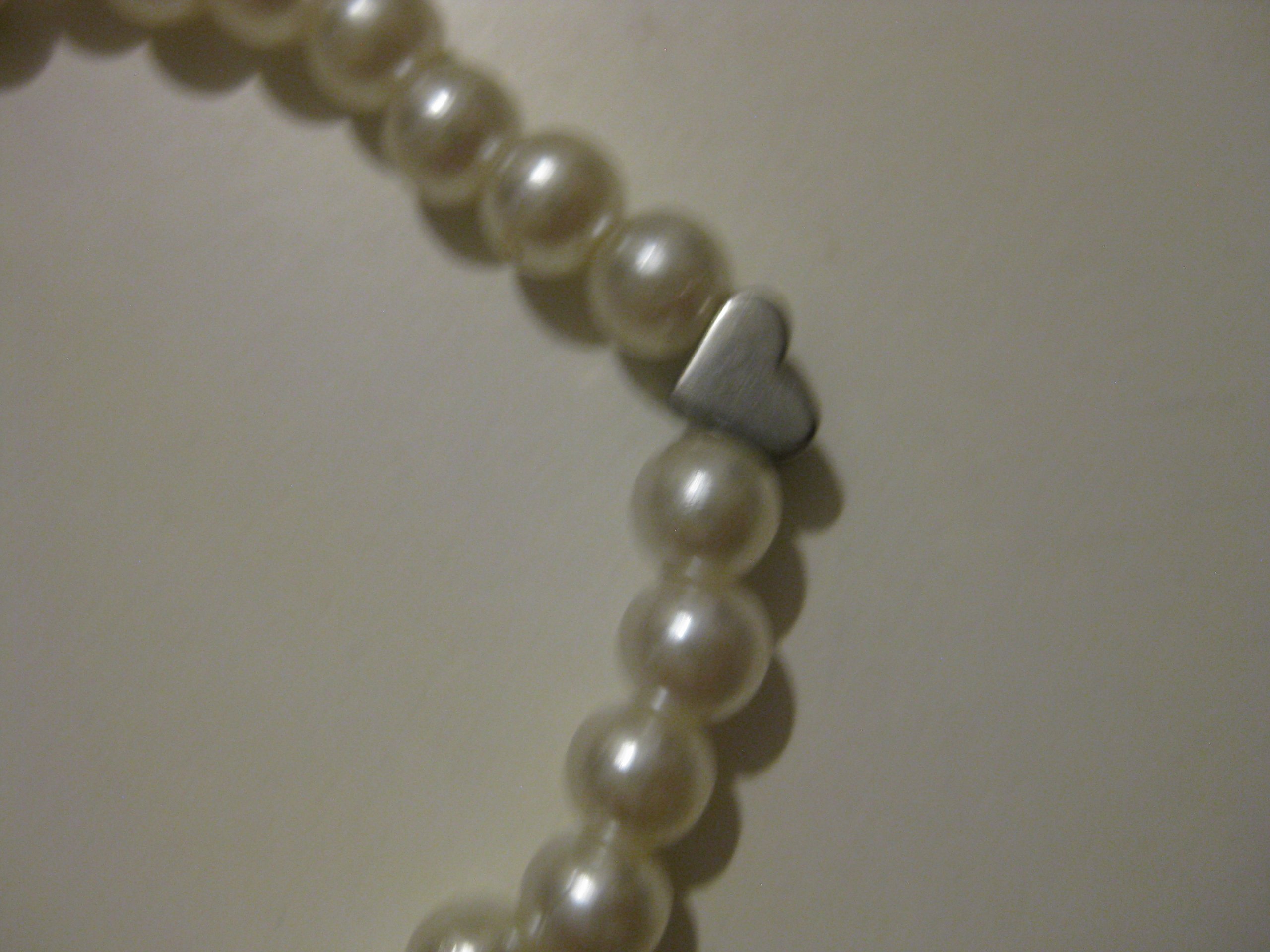 Pearl White Beaded Bracelet with Heart Charm Unisex image 4