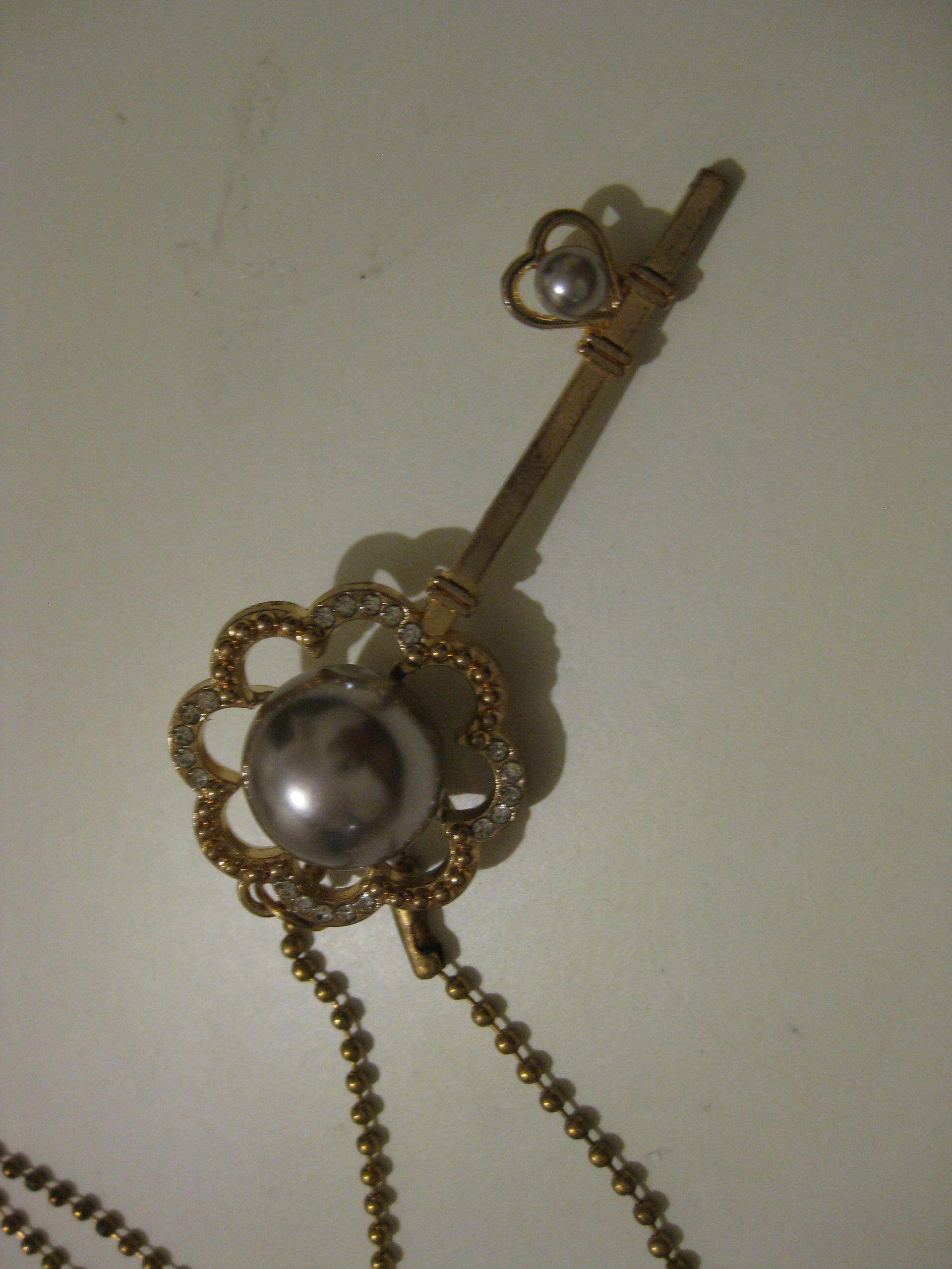 Gold Tone & Pearl Key Pendant Necklace image 4
