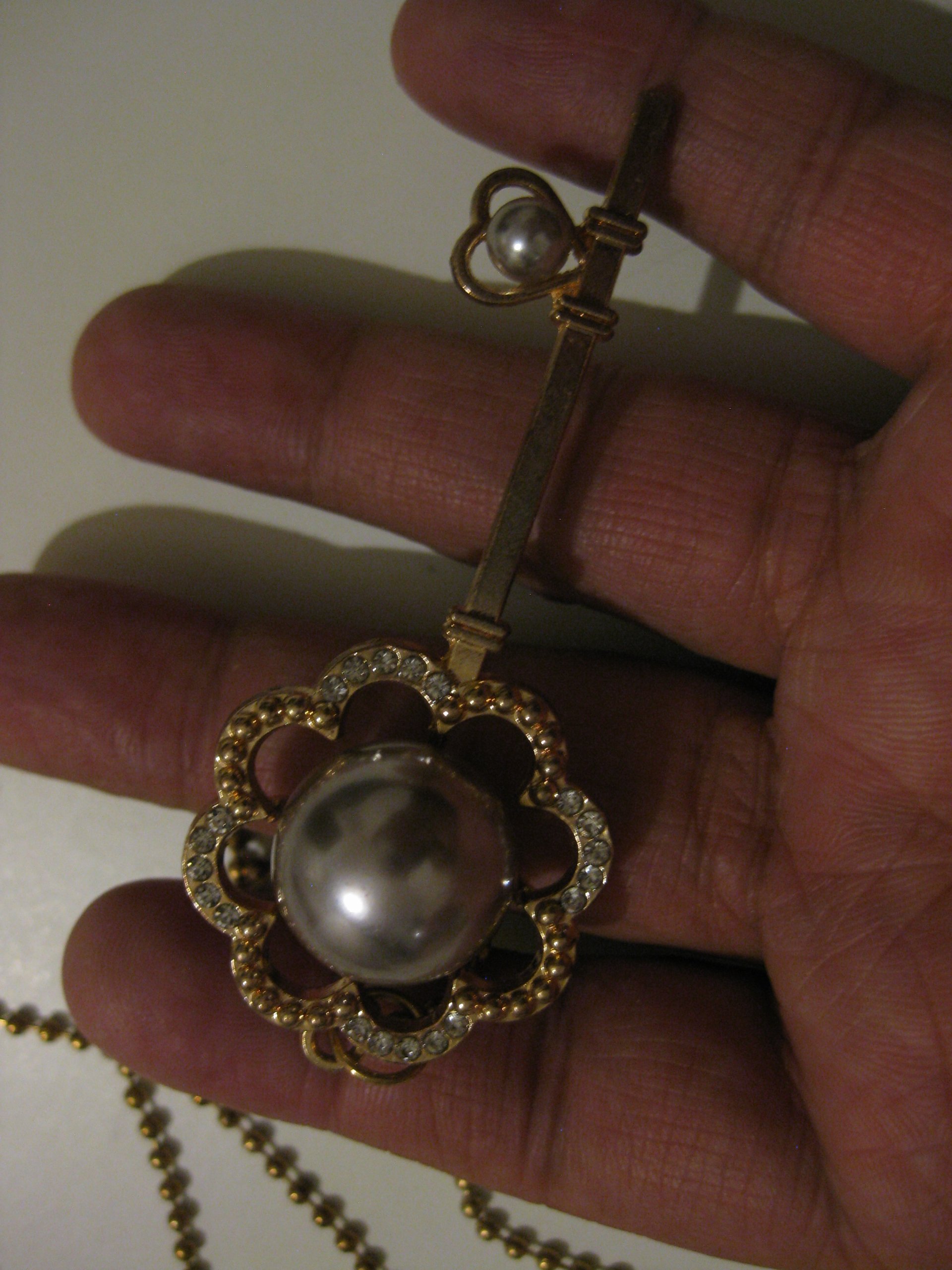 Gold Tone & Pearl Key Pendant Necklace image 5