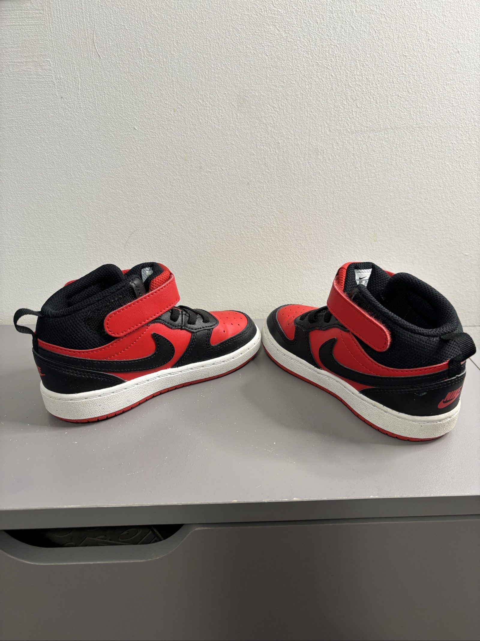 Nike Kids Red & Black Mid-Top Trainers Uk 8.5 image 2