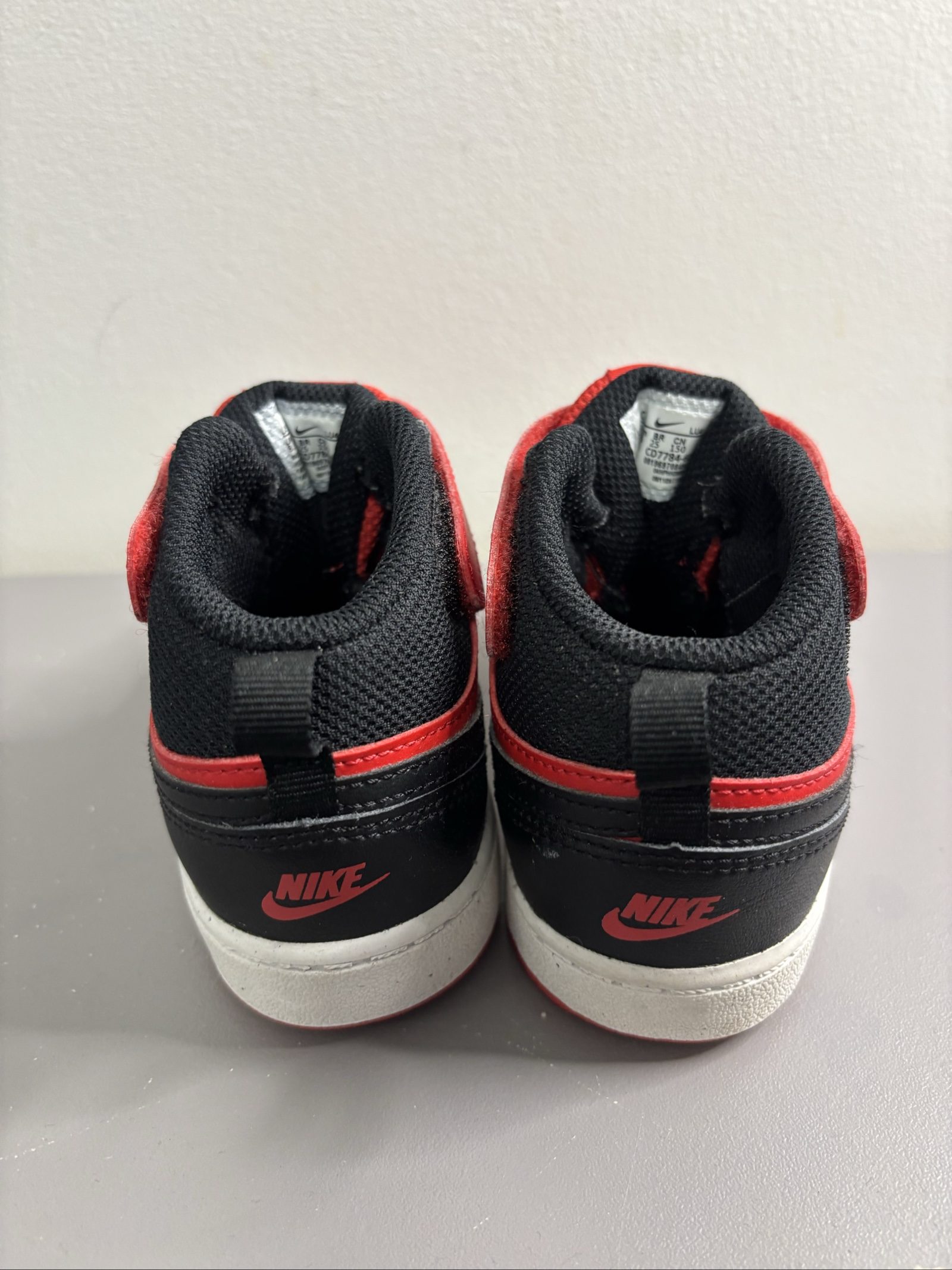 Nike Kids Red & Black Mid-Top Trainers Uk 8.5 image 3