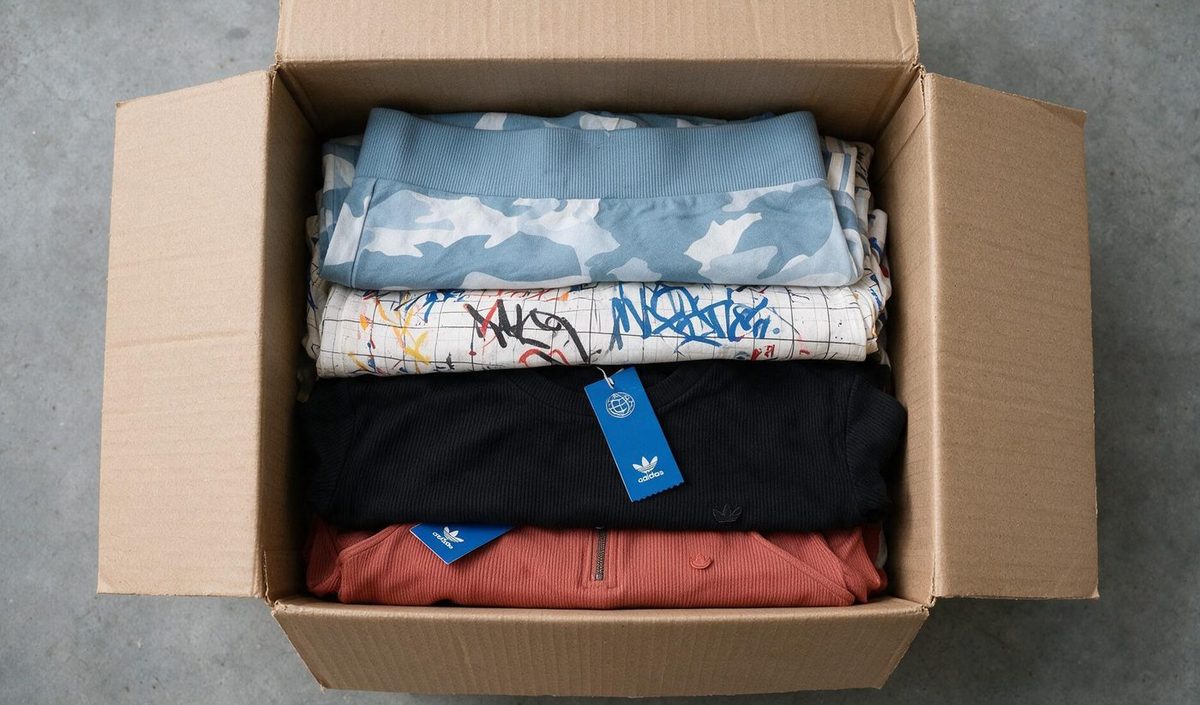 Caja 10x Vestidos y faldas Adidas Originals – lote mayorista 10 piezas, nuevo con etiqueta