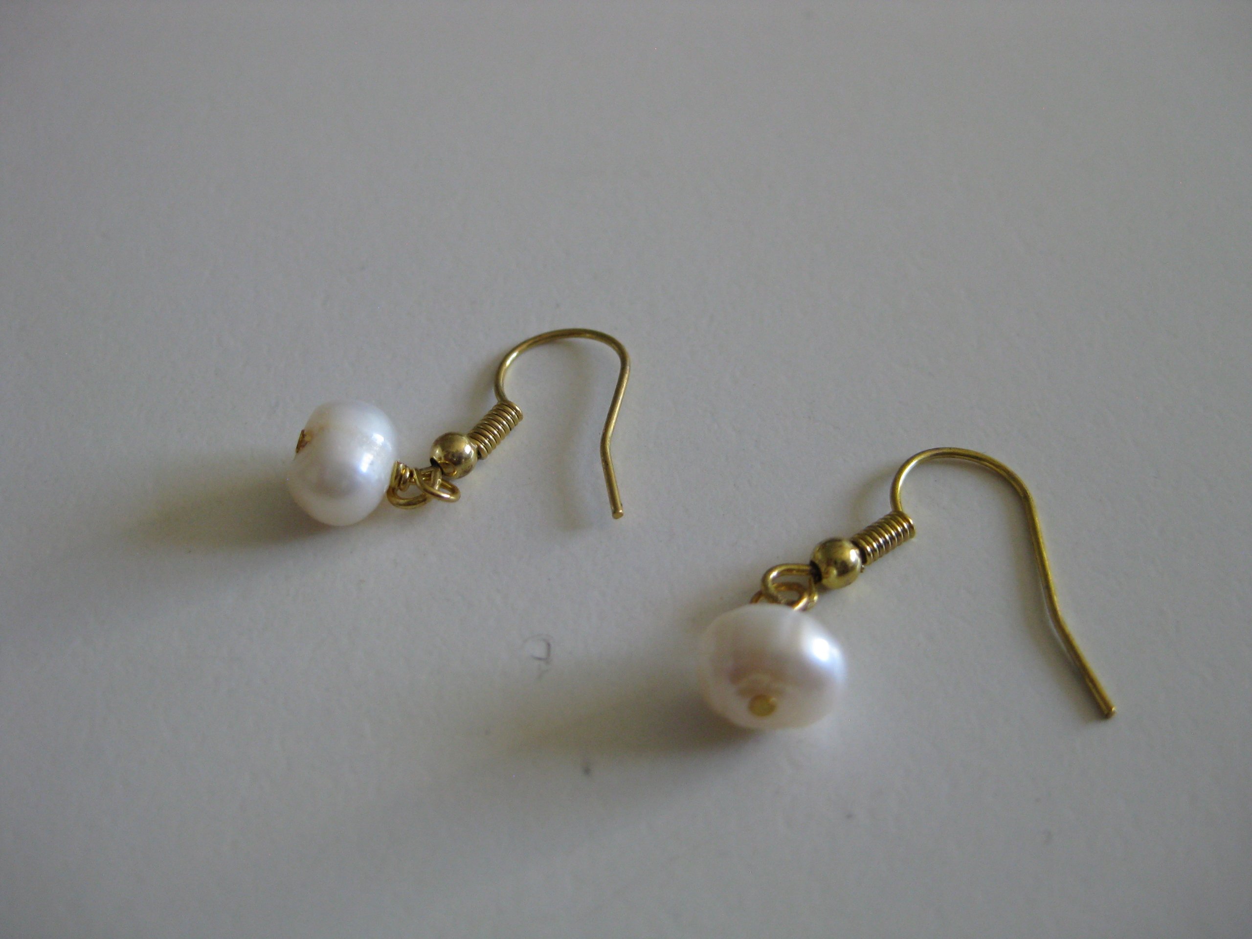 Unbranded White Pearl Drop Earrings Gold Tone image 2