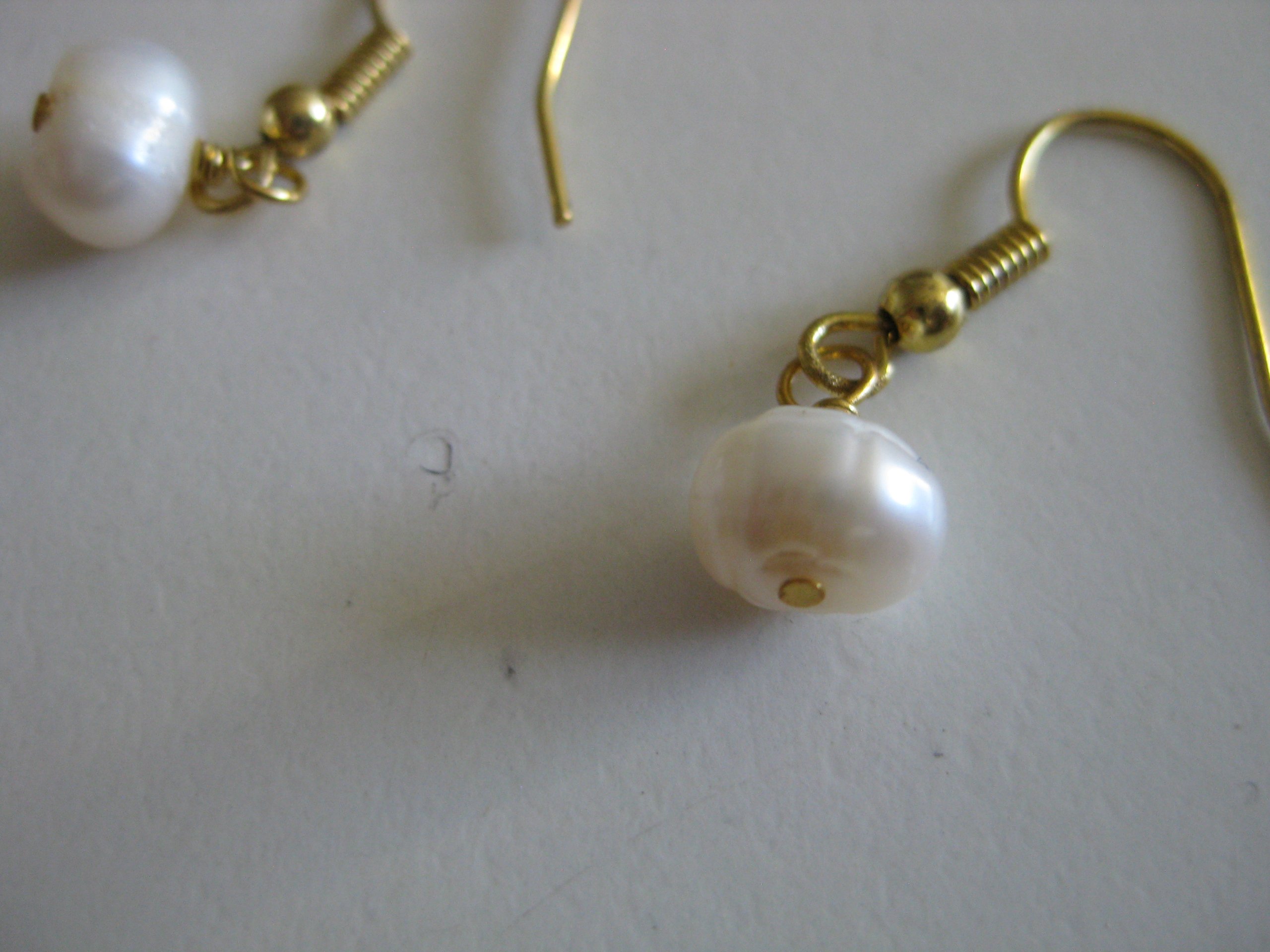 Unbranded White Pearl Drop Earrings Gold Tone image 3