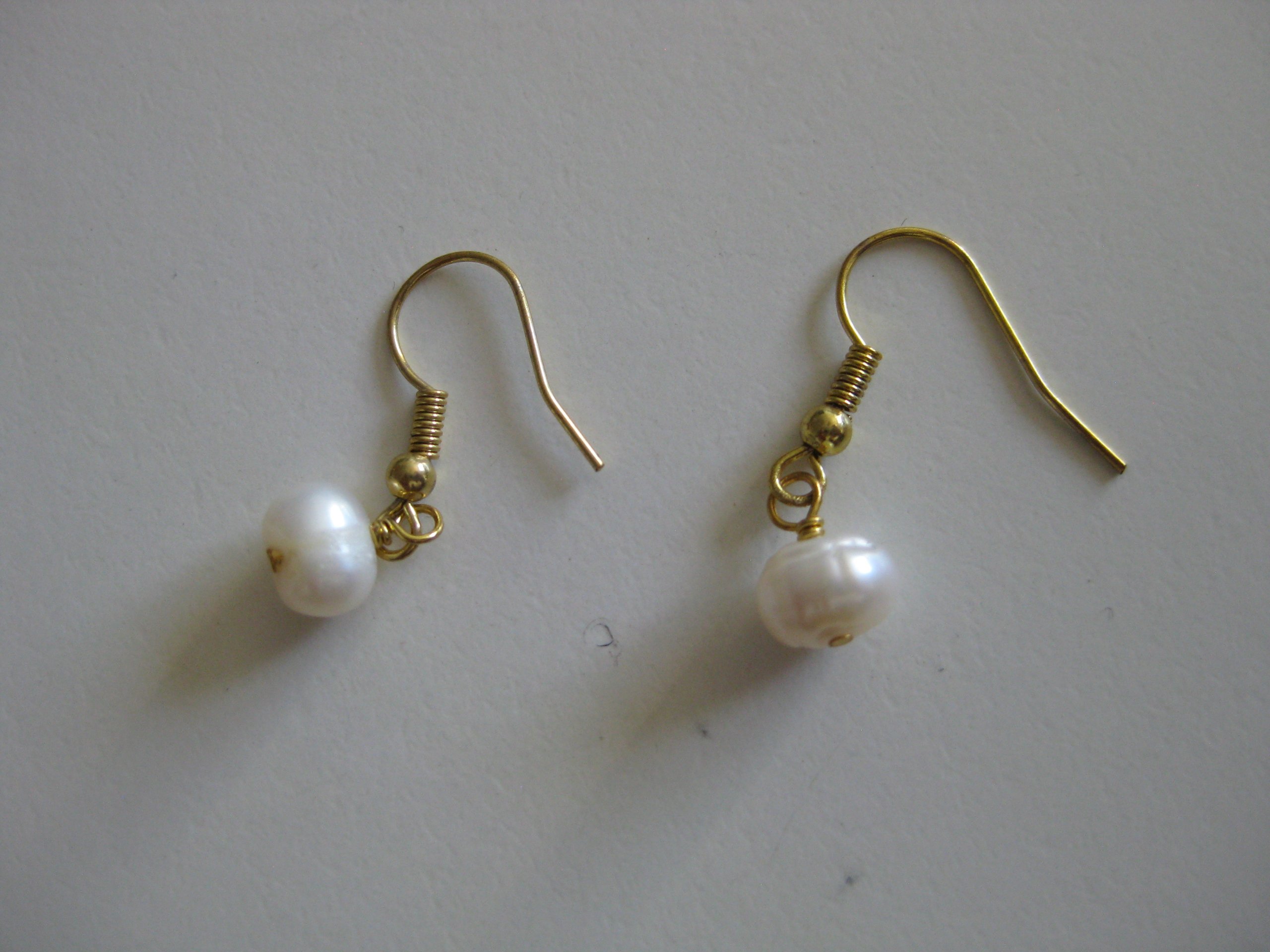 Unbranded White Pearl Drop Earrings Gold Tone image 4
