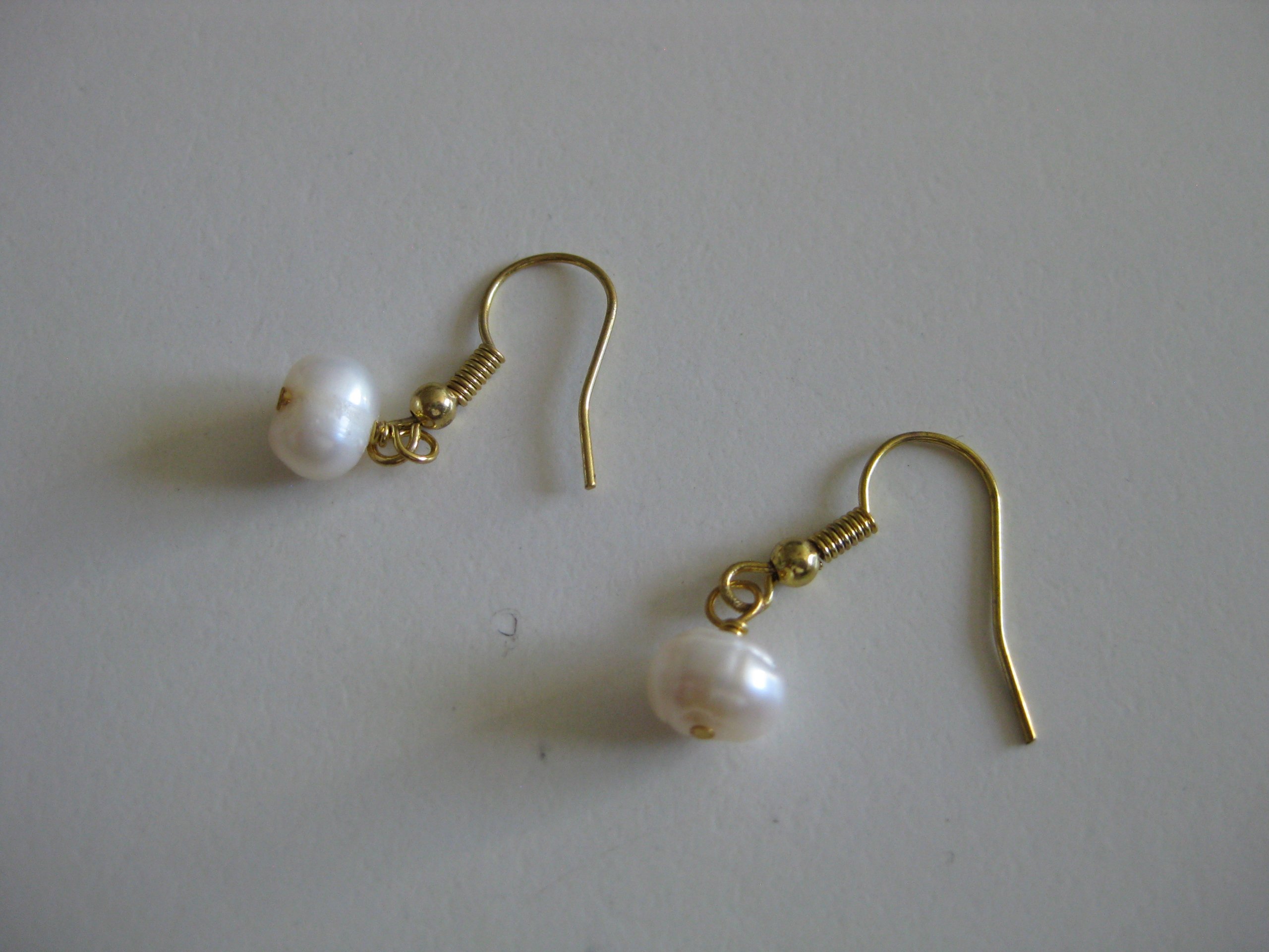 Unbranded White Pearl Drop Earrings Gold Tone image 5