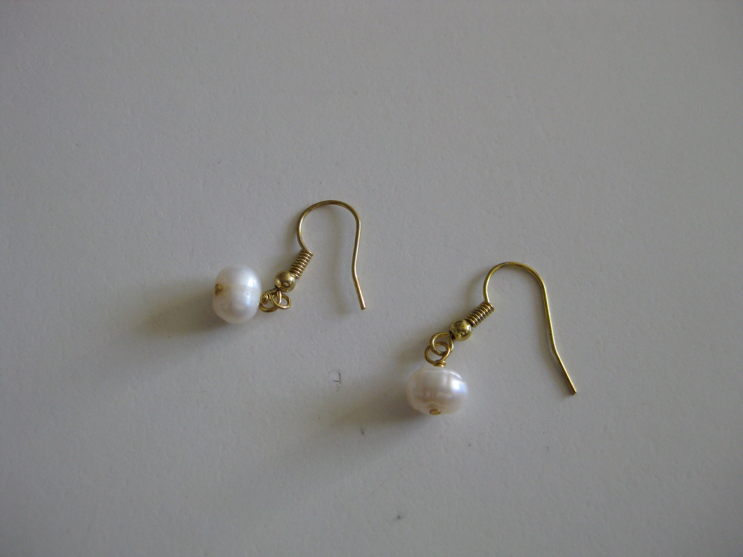 Unbranded White Pearl Drop Earrings Gold Tone image 7