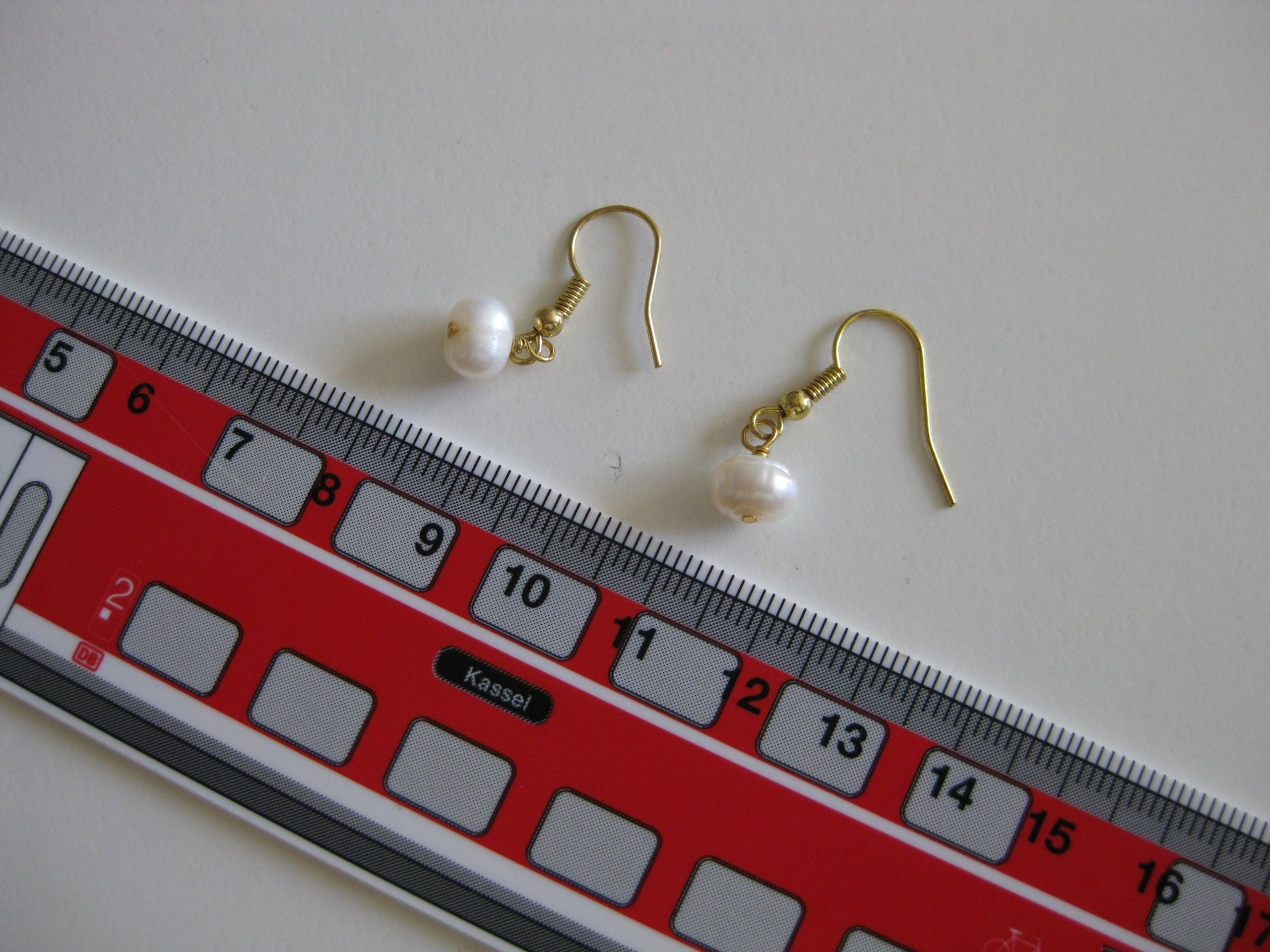 Unbranded White Pearl Drop Earrings Gold Tone image 8