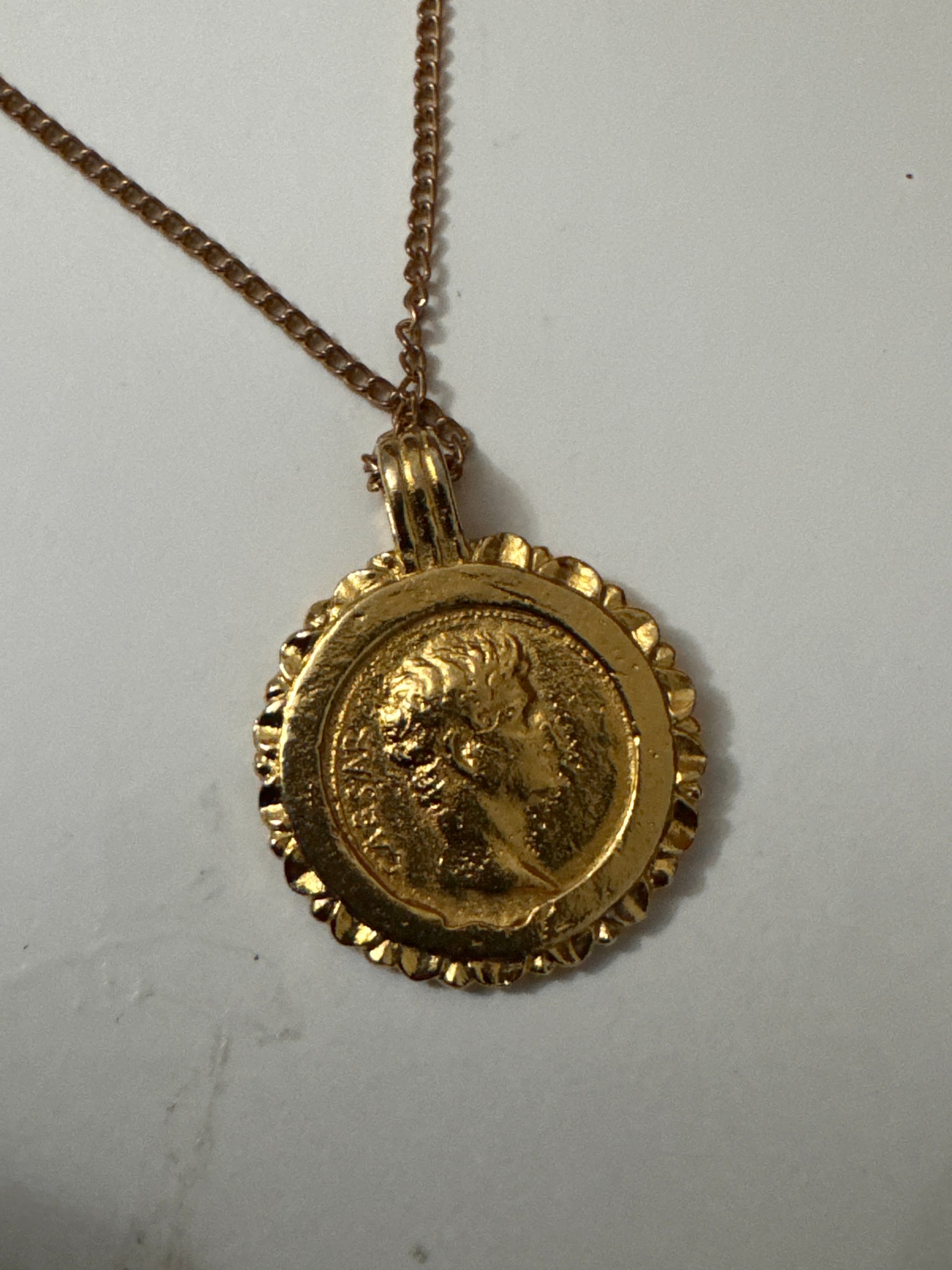 Vintage Gold Tone Coin Pendant Necklace Unisex Jewel-Ja-6 image 6