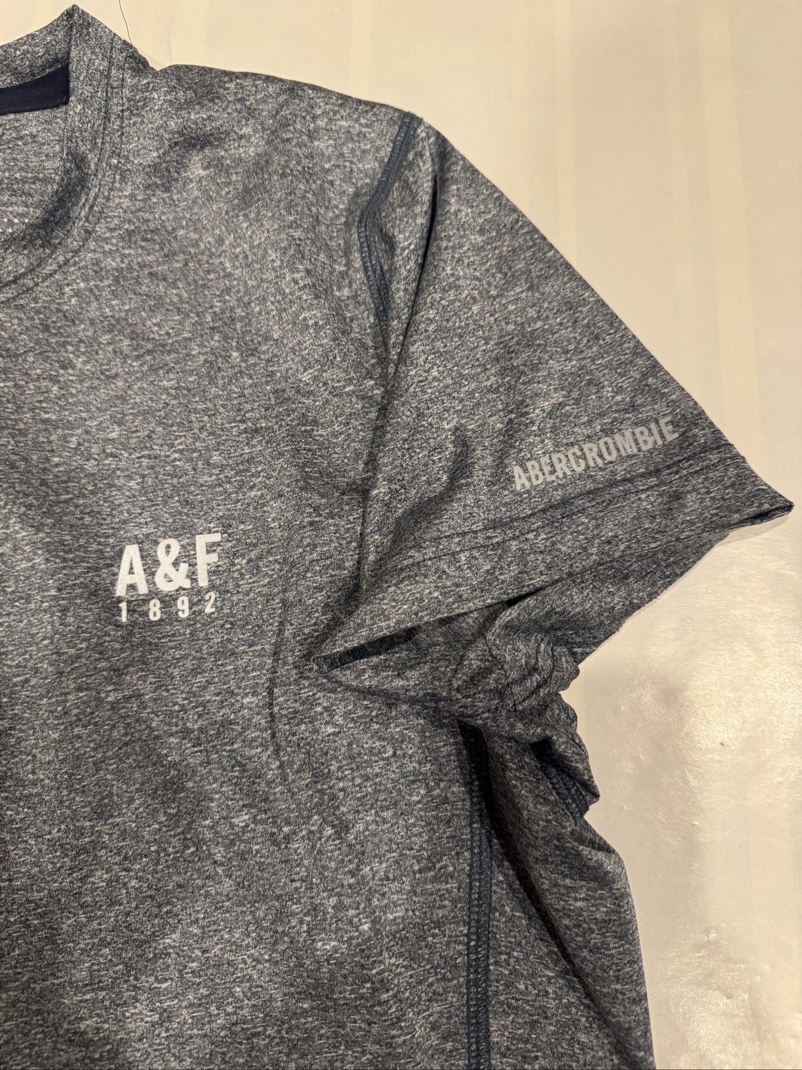 Men’s Abercrombie & Fitch A&F 1892 Active Performance T-Shirt – Heather Gray – XL image 4