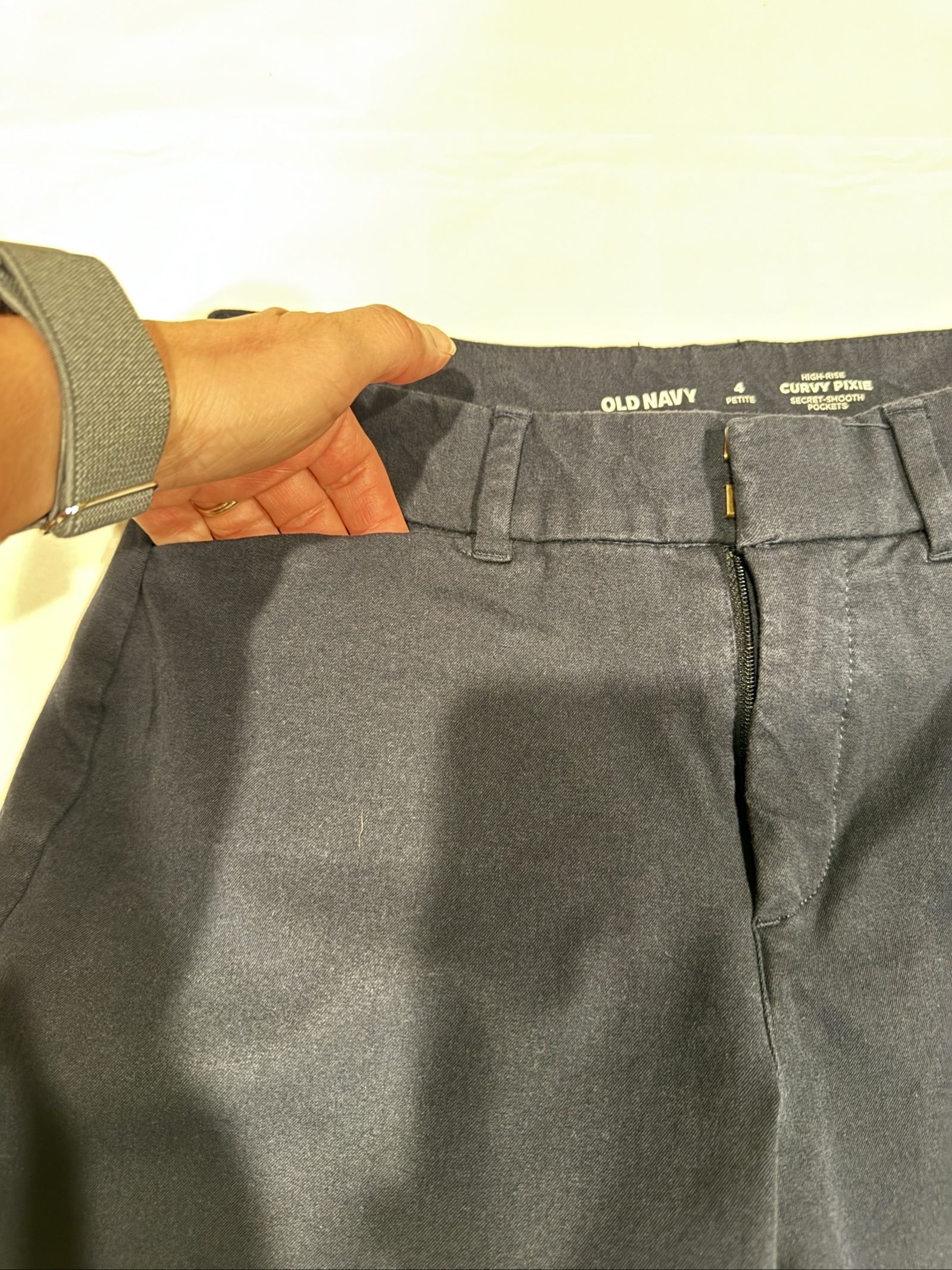 Women’s Old Navy High-Rise Curvy Pixie Secret-Smooth Pockets Pants – Navy Blue – 4 Petite image 3