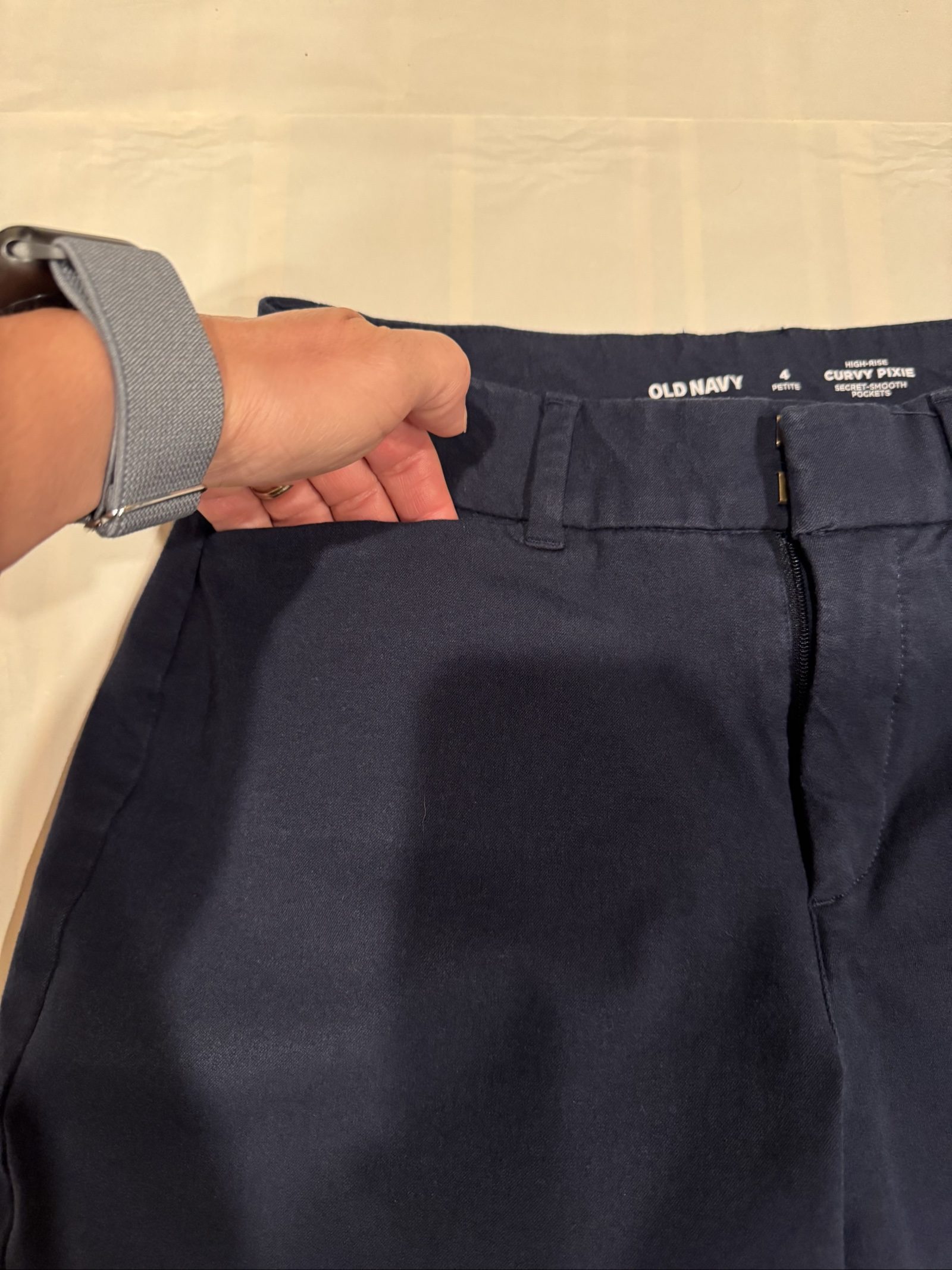 Women’s Old Navy High-Rise Curvy Pixie Secret-Smooth Pockets Pants – Navy Blue – 4 Petite image 4