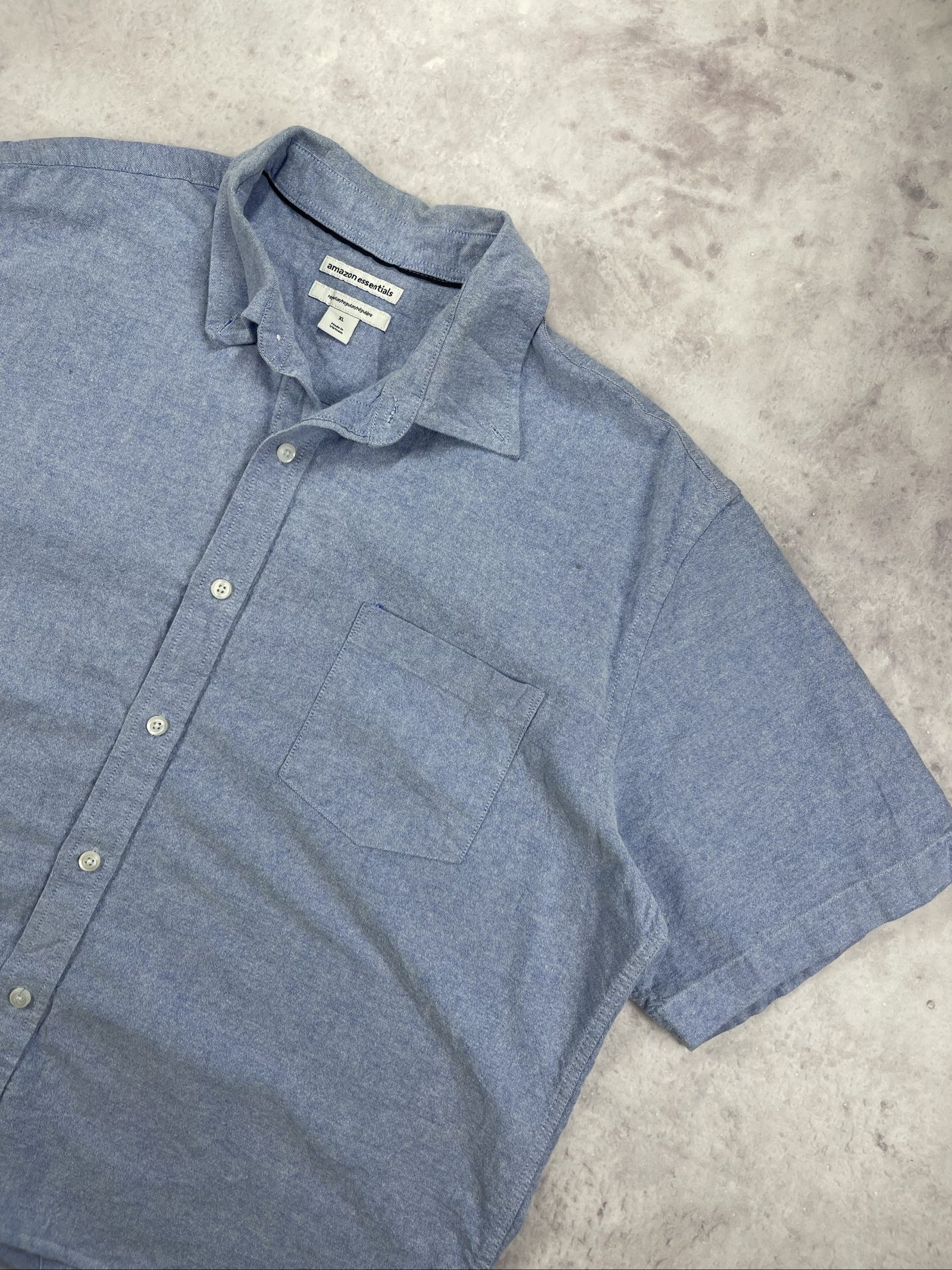 Amazon Essentials Men's Light Blue Short Sleeve Oxford Shirt XL image 2