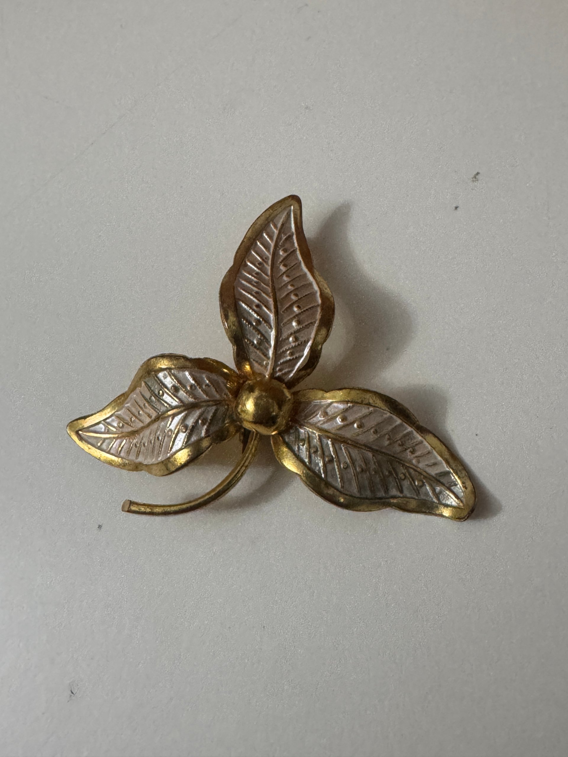 Vintage Gold Tone & White Leaf Brooch Pin Jewel-Ja-7