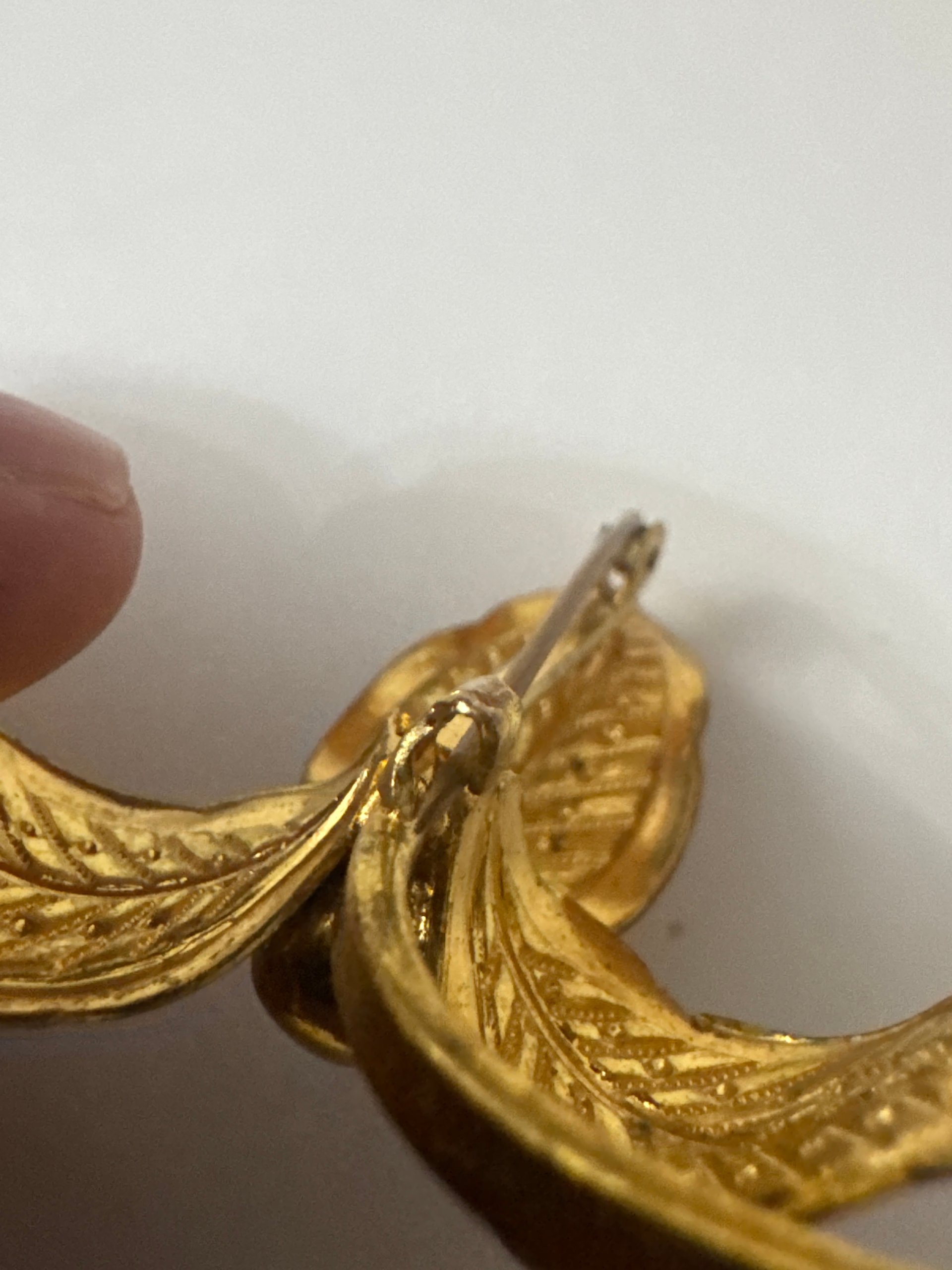 Vintage Gold Tone & White Leaf Brooch Pin Jewel-Ja-7 image 7