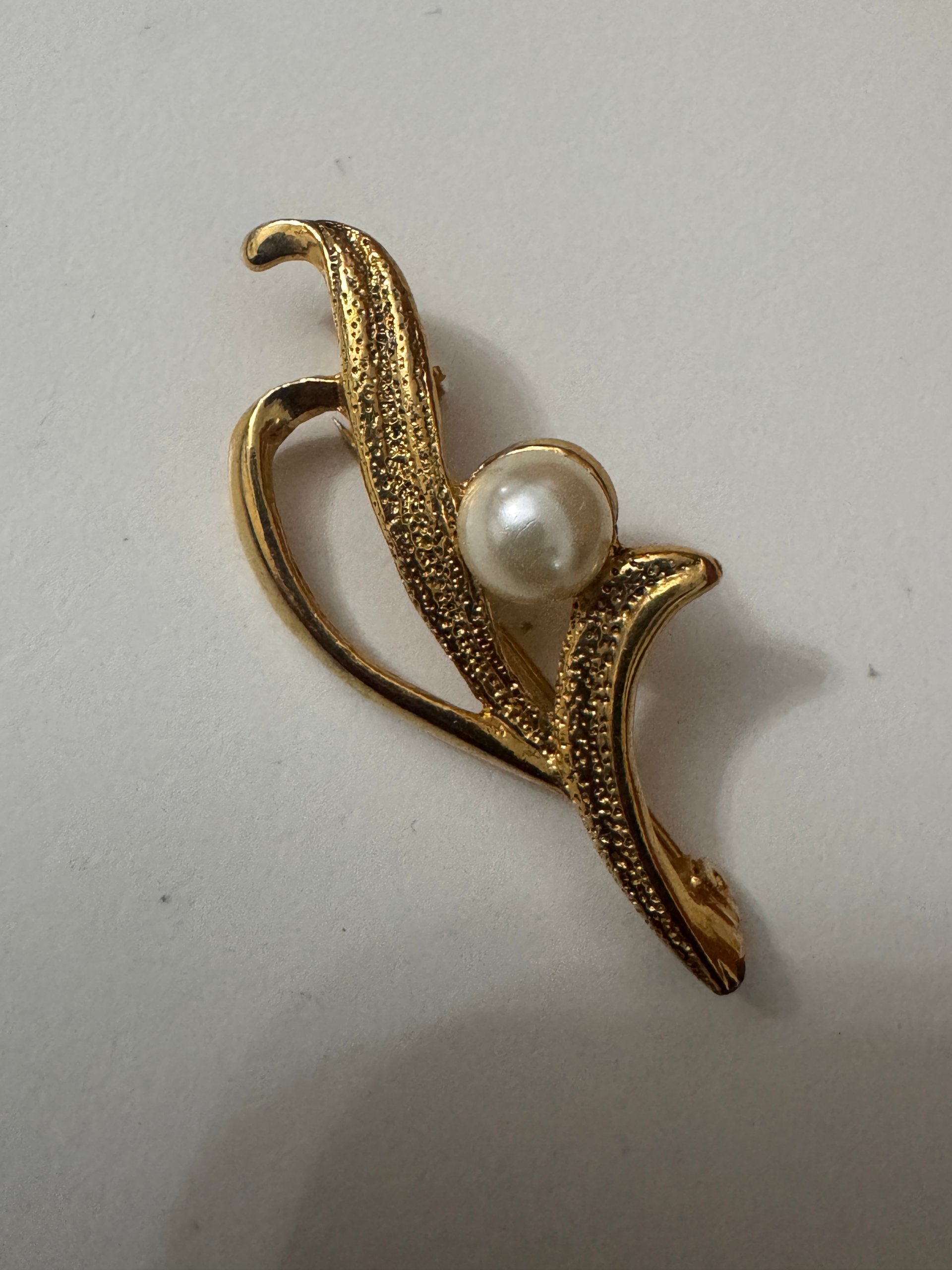 Gold Tone Pearl Floral Brooch Pin Jewel-Ja-7 image 3