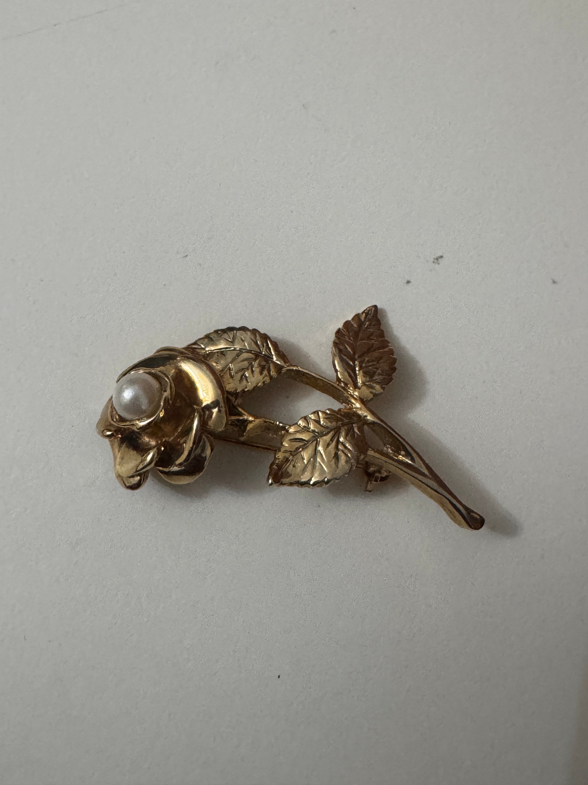 Agnes Vintage Gold Tone Rose Brooch with Faux Pearl Jewel-Ja-7