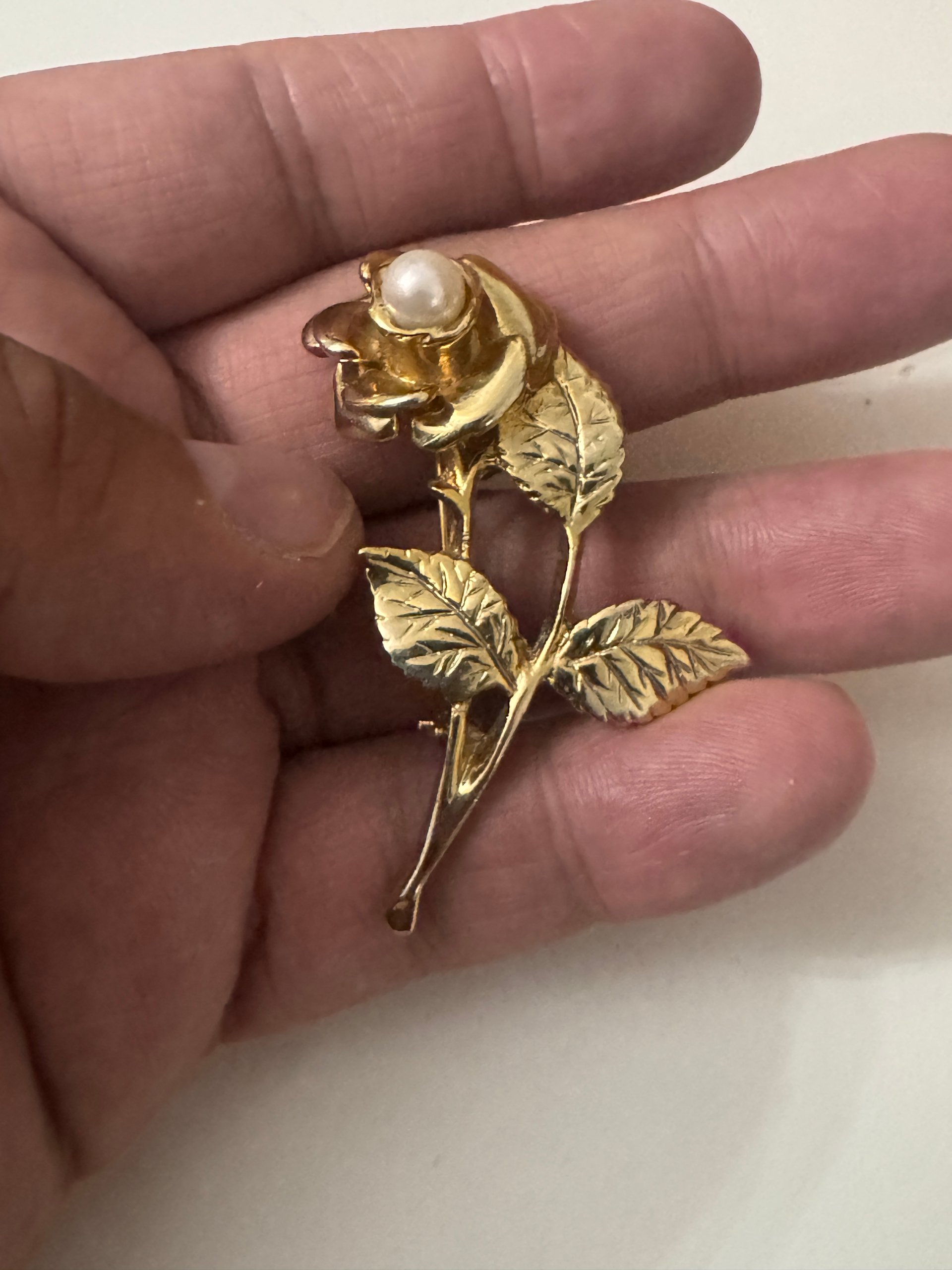 Agnes Vintage Gold Tone Rose Brooch with Faux Pearl Jewel-Ja-7 image 2