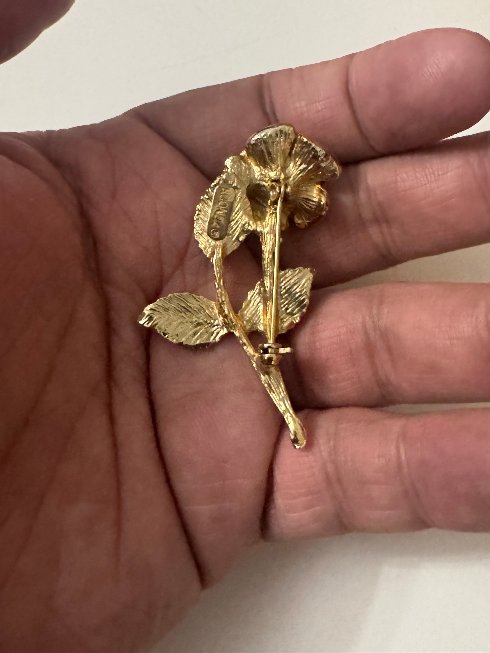 Agnes Vintage Gold Tone Rose Brooch with Faux Pearl Jewel-Ja-7 image 7