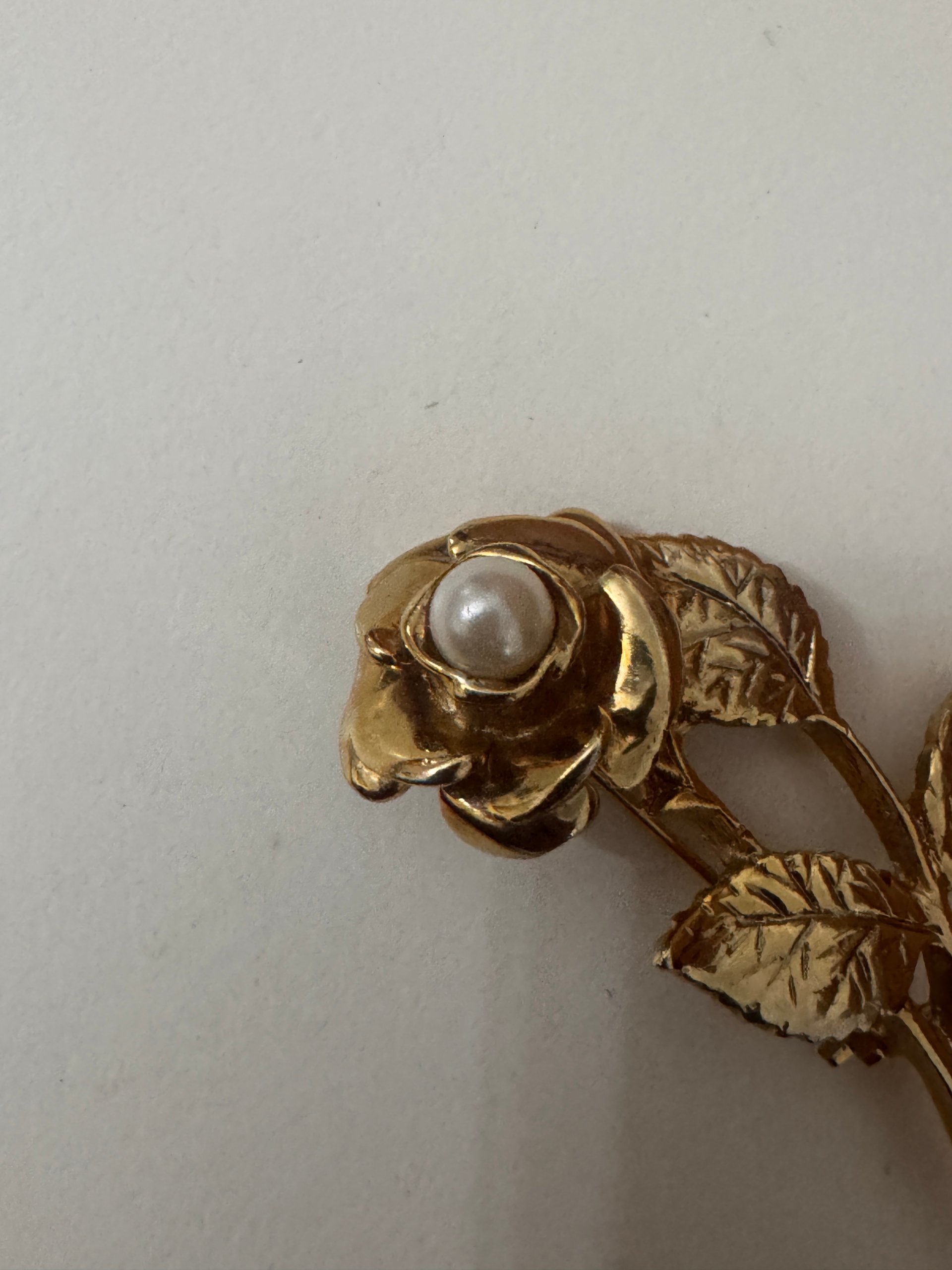 Agnes Vintage Gold Tone Rose Brooch with Faux Pearl Jewel-Ja-7 image 10