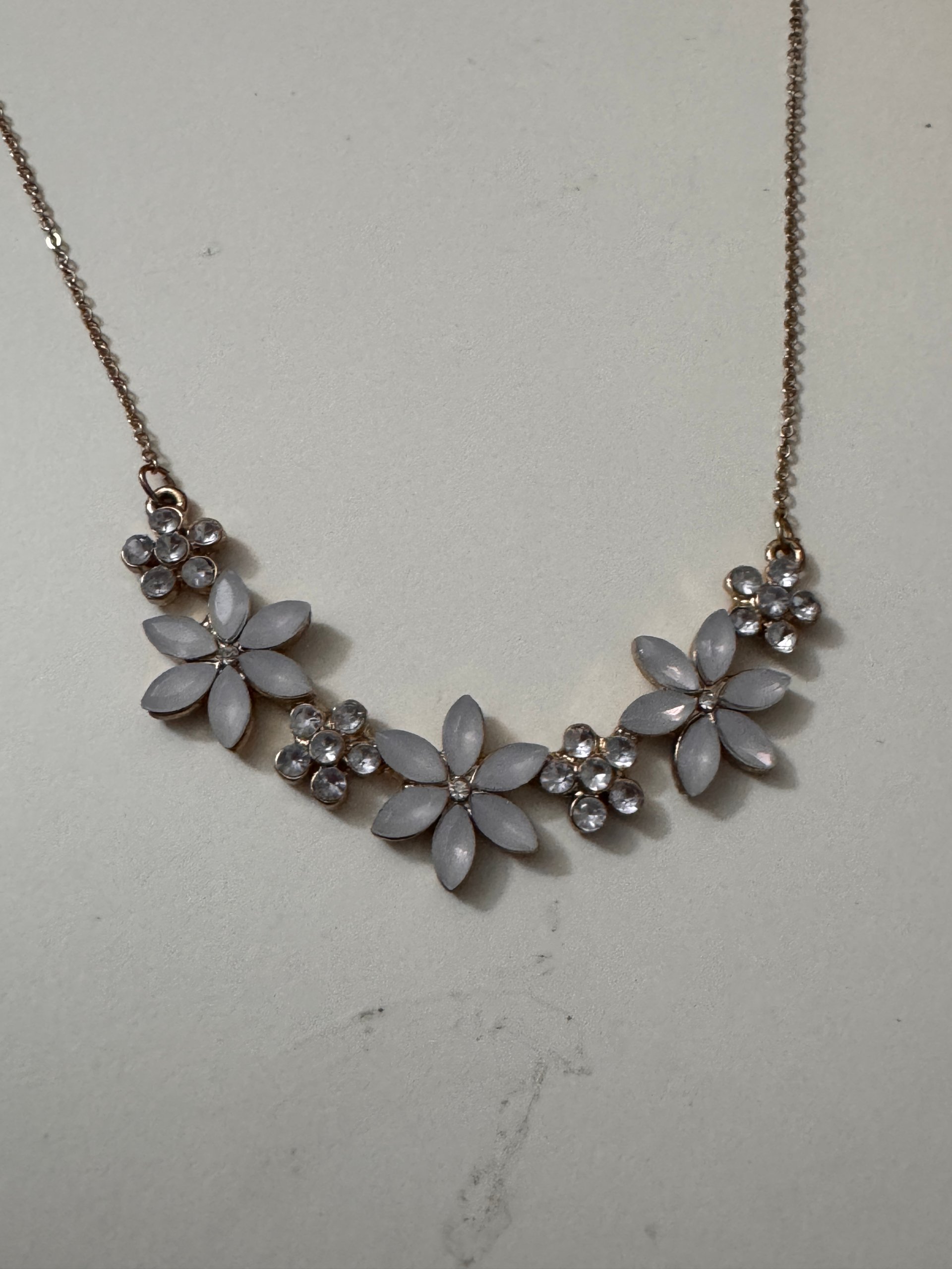 White Flower & Crystal Pendant Necklace Silver Tone Adjustable Jewel-Ja-8 image 2