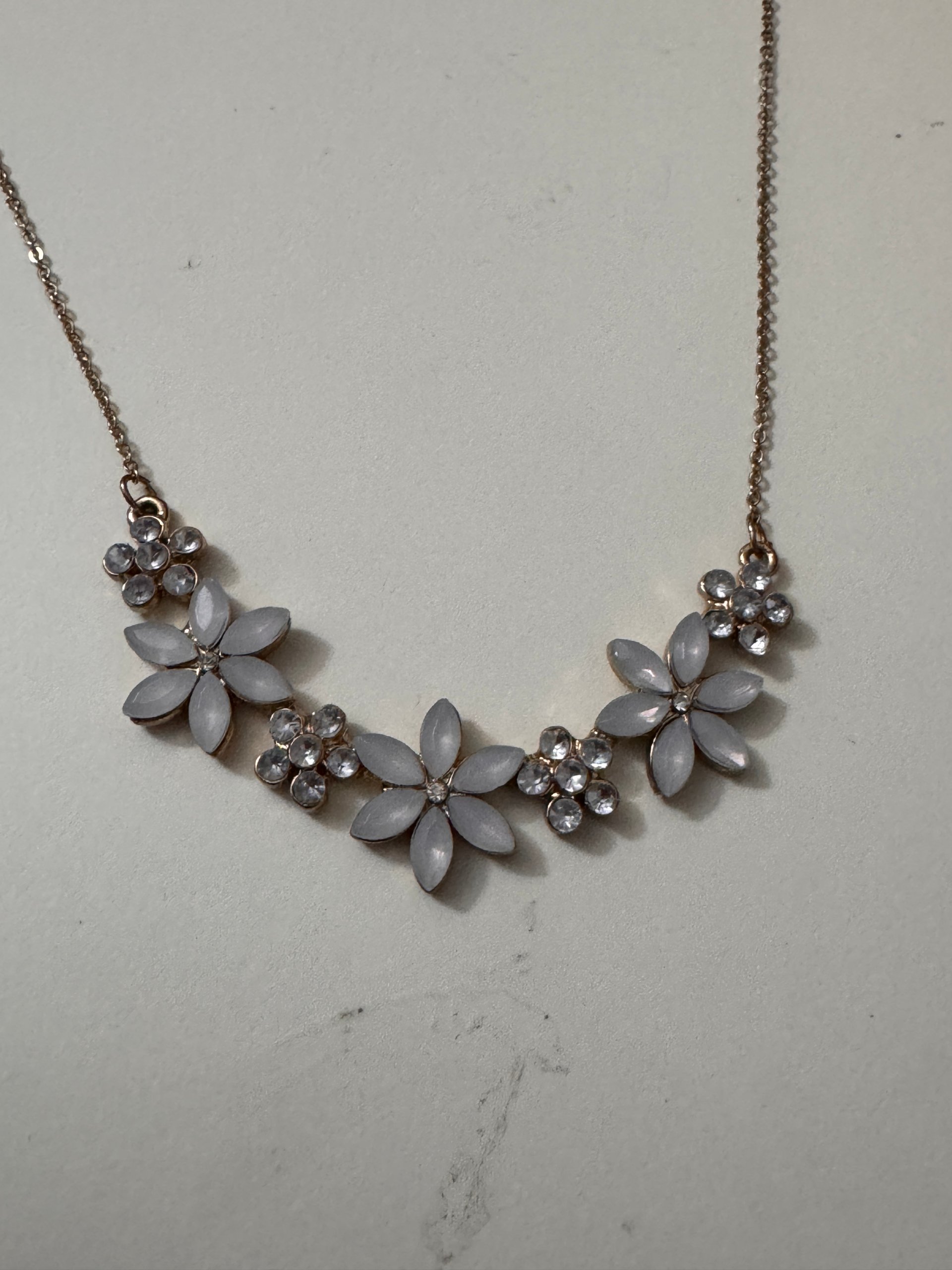 White Flower & Crystal Pendant Necklace Silver Tone Adjustable Jewel-Ja-8 image 3