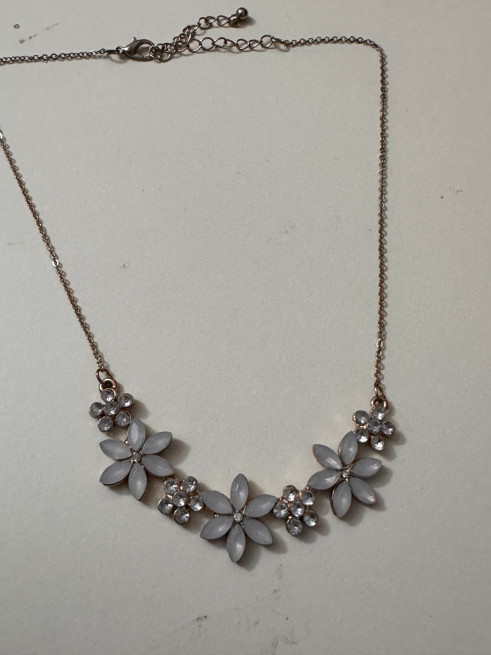 White Flower & Crystal Pendant Necklace Silver Tone Adjustable Jewel-Ja-8 image 4