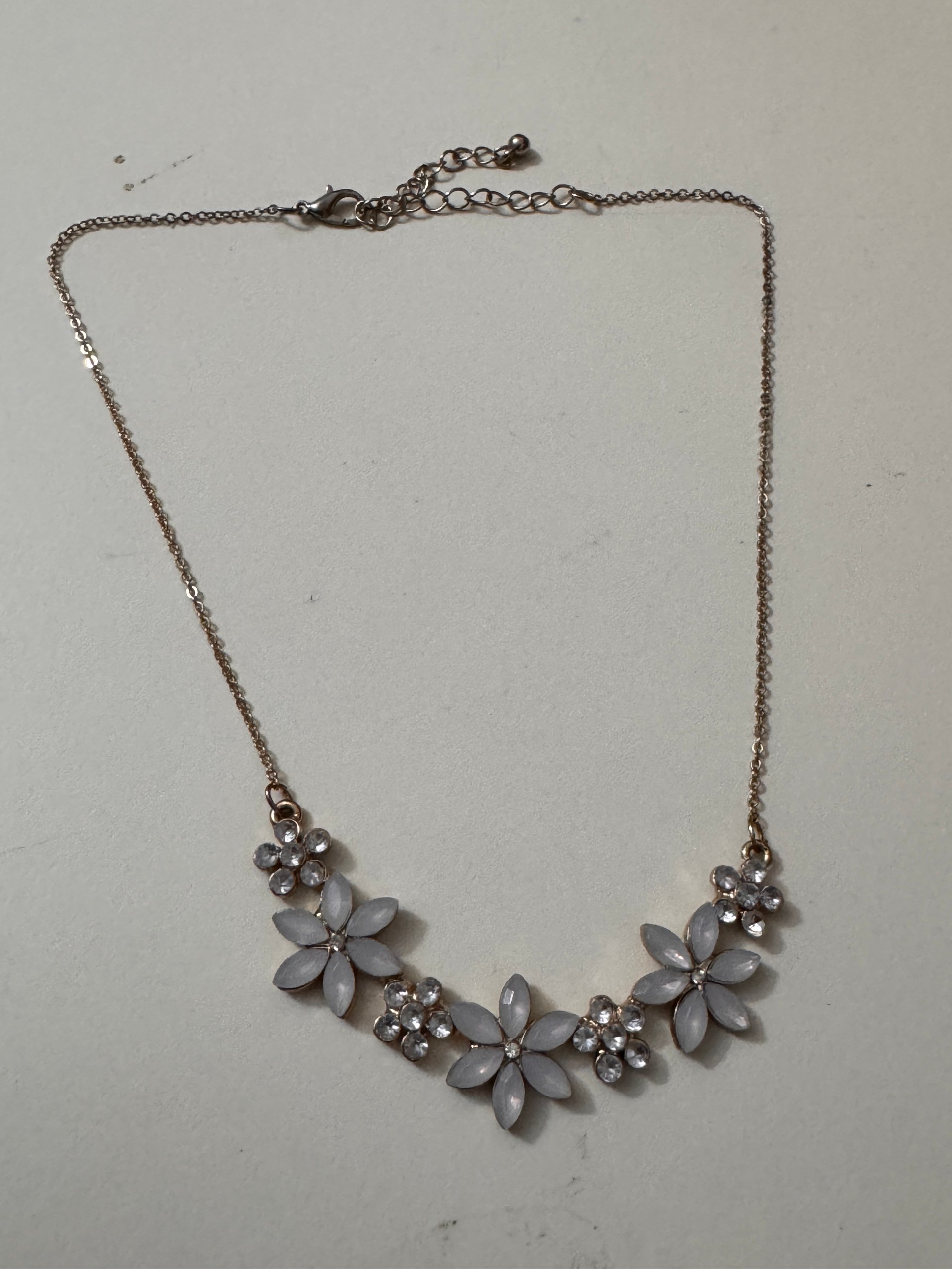 White Flower & Crystal Pendant Necklace Silver Tone Adjustable Jewel-Ja-8 image 5