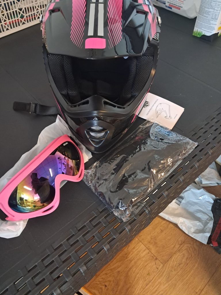 Nieuw in doos! ILM Kinder / Junior Crosshelm set – Zwart/Roze
