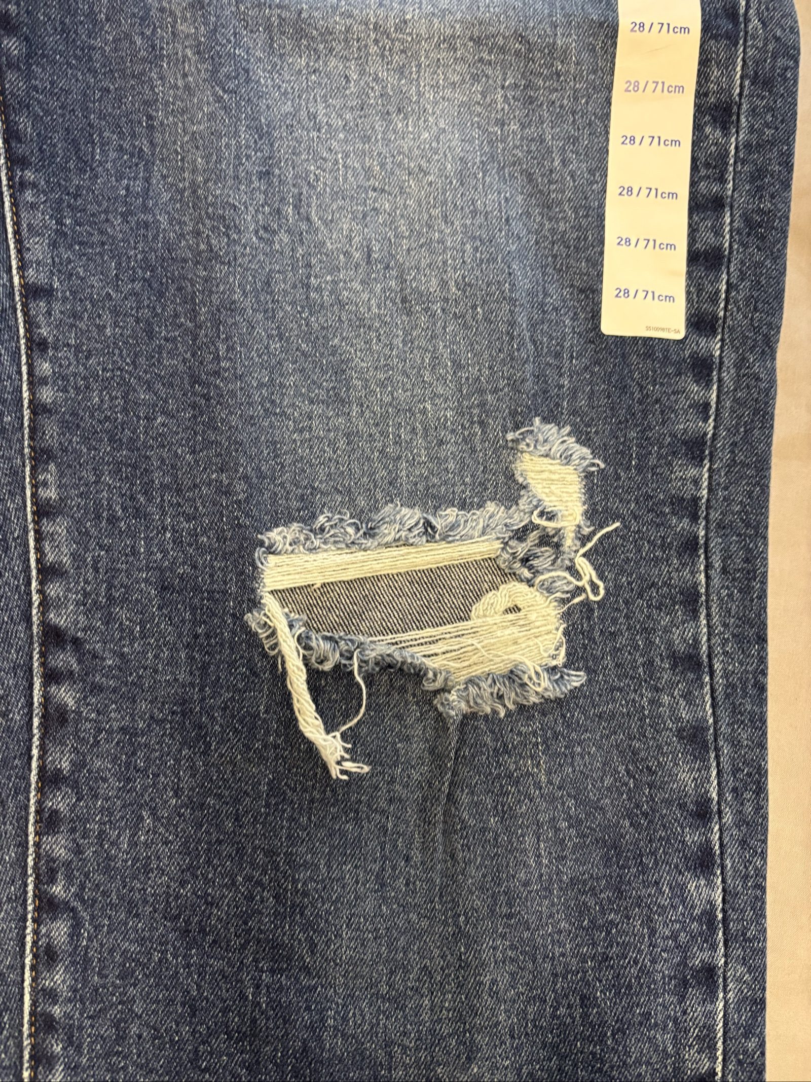 Uniqlo Women's Blue Denim Jeans 28 Waist Distressed image 2